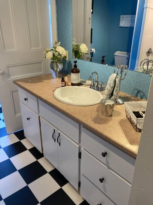 Antiquity Rose Retreat-2nd Floor Spacious and Private Apartment