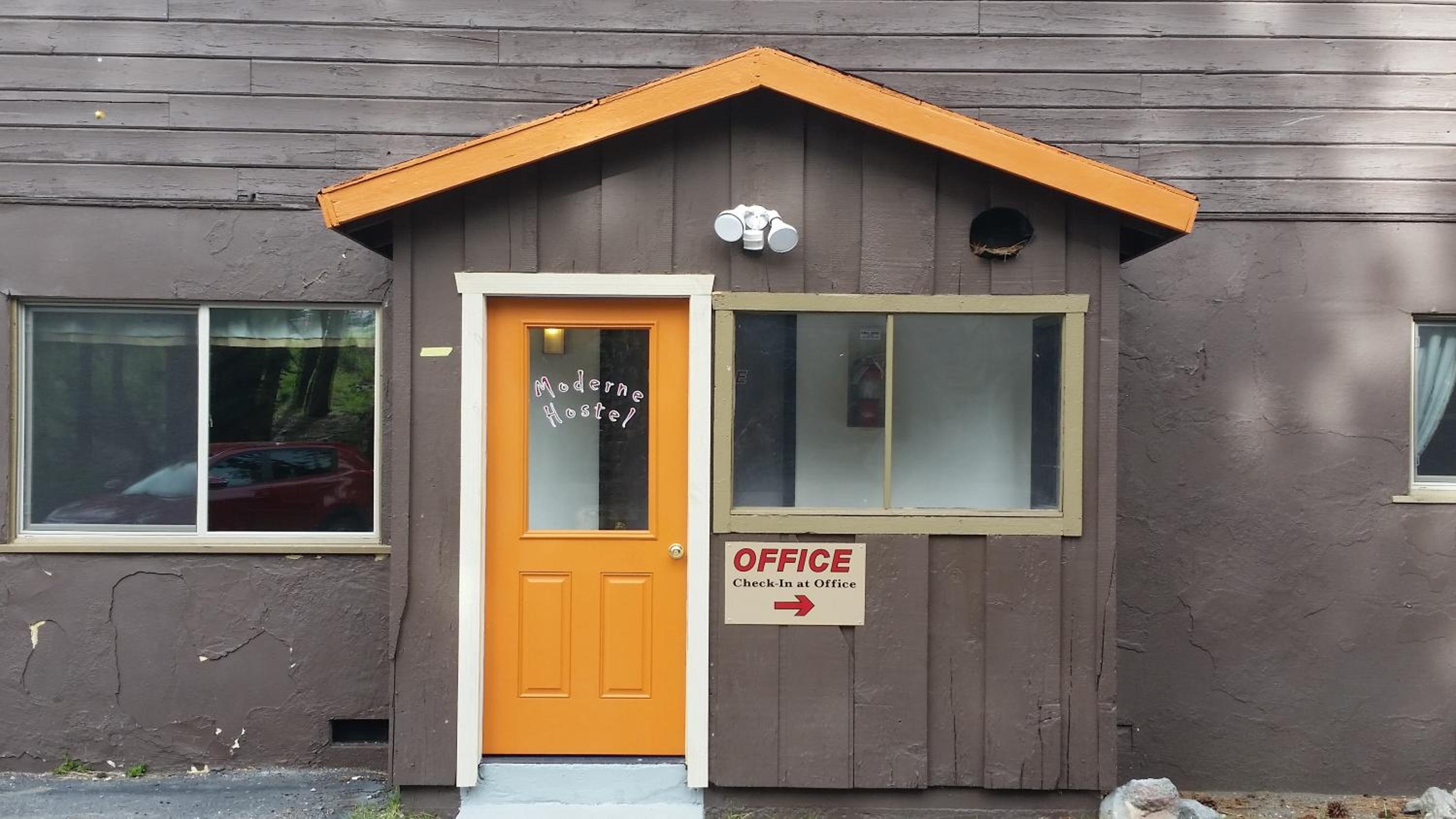 Hotel Moderne Hostel - Image 1