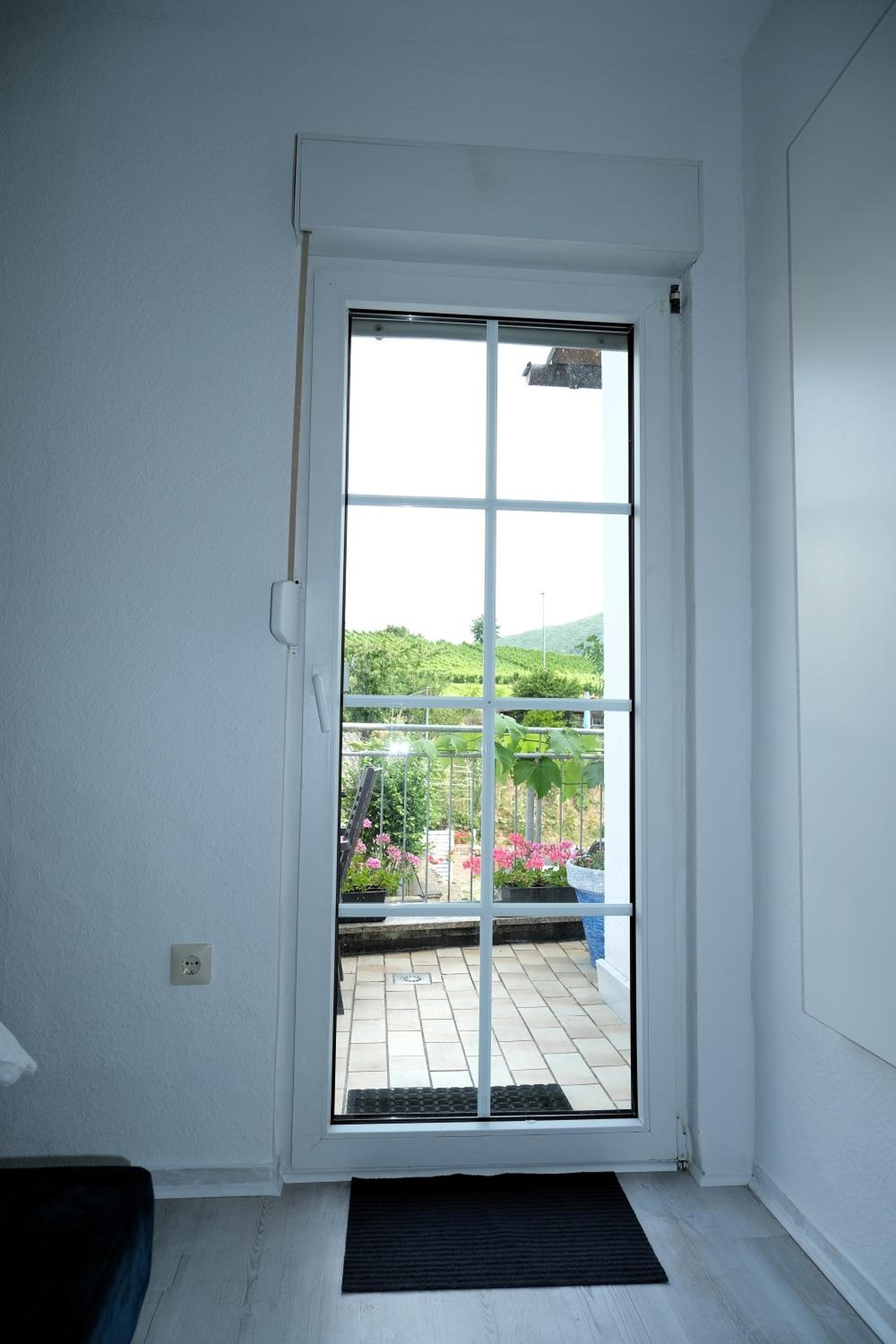 Blue Lagoon Holiday Apartments & Double Room with Balcony
