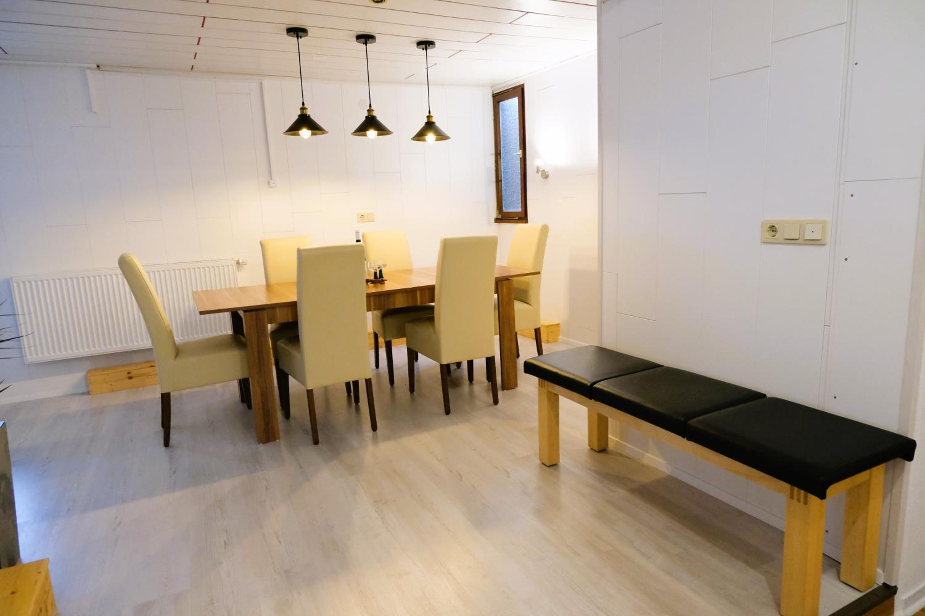 Blue Lagoon Holiday Apartments & Double Room with Balcony
