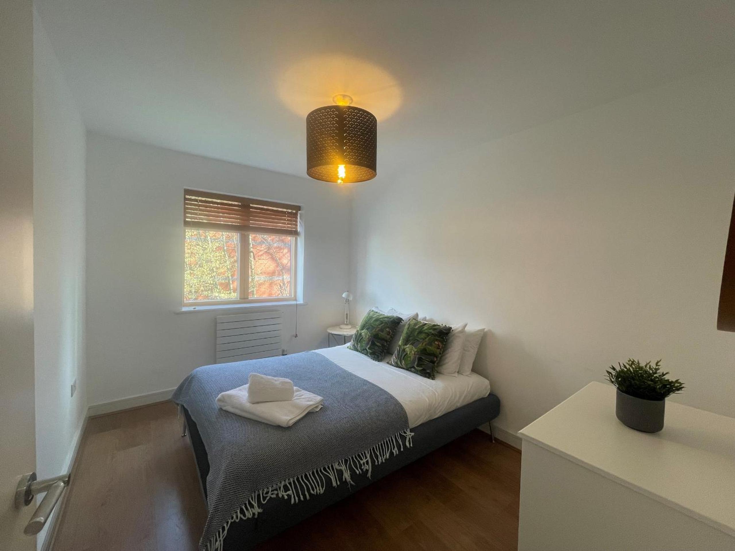 MAIDENHEAD Stylish and modern 2 bedroom apartment view 5