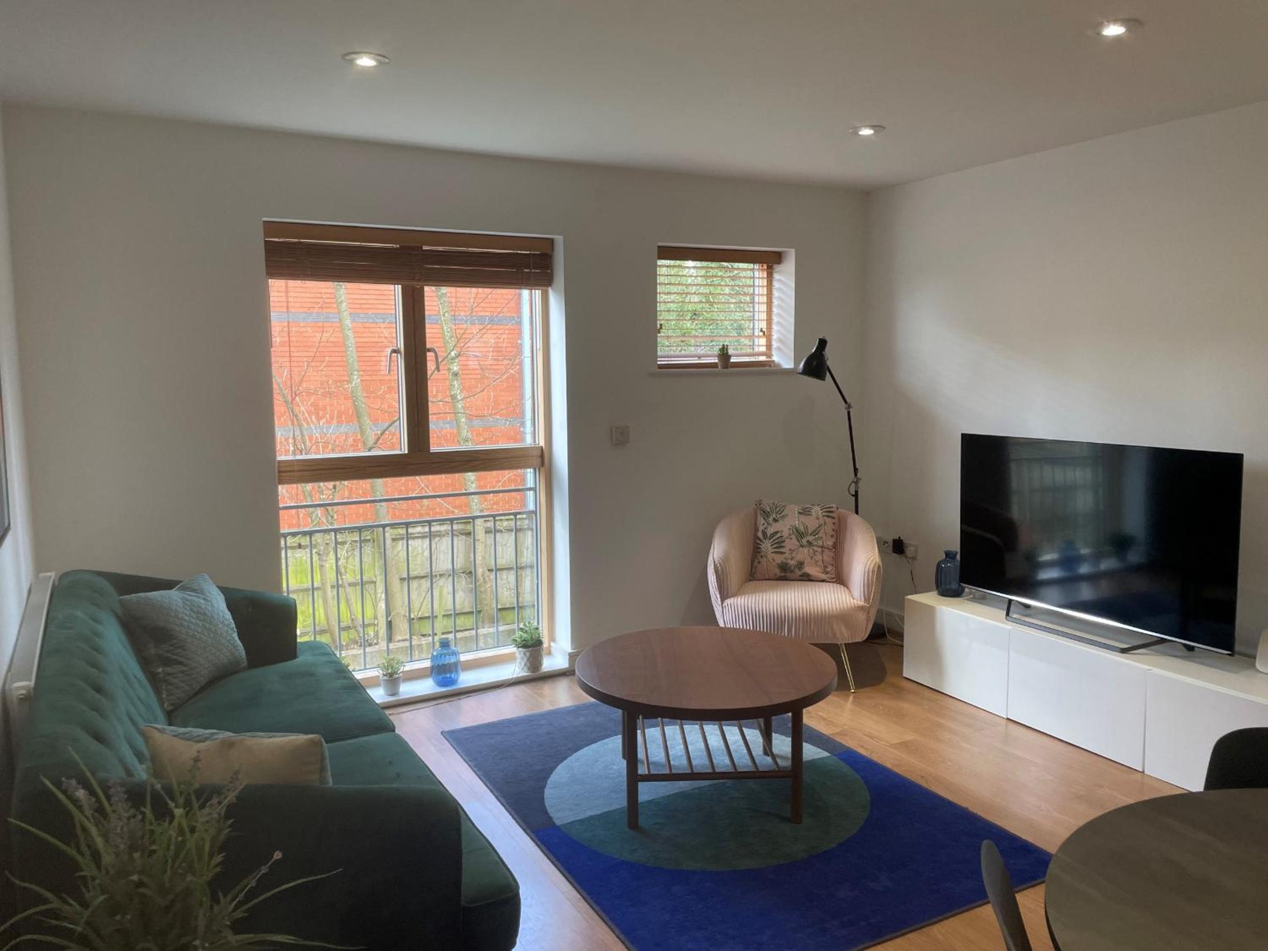 MAIDENHEAD Stylish and modern 2 bedroom apartment view 4