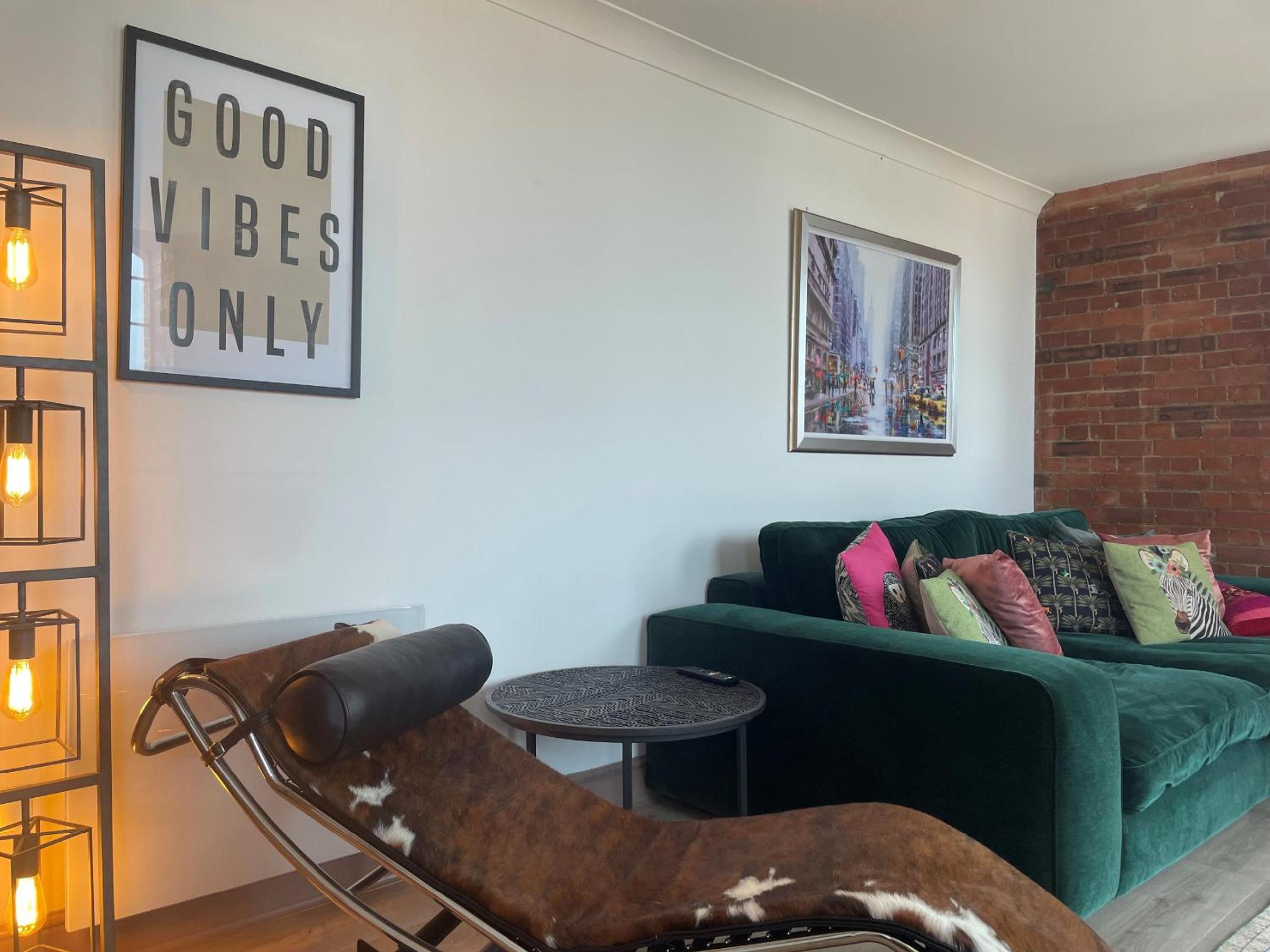 Addlestone Weybridge Stunning 2 bedroom 2 bath view 2