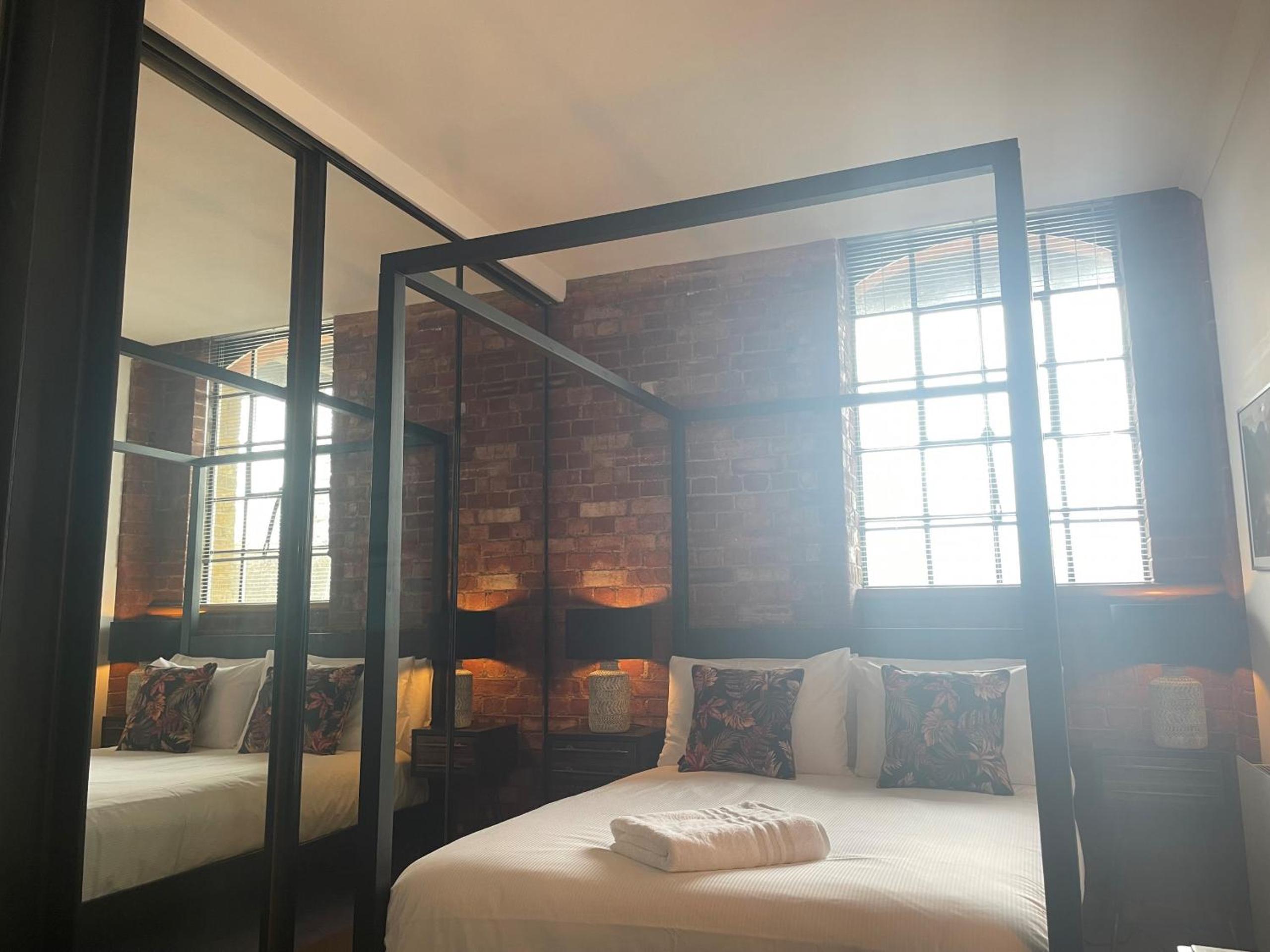 Addlestone Weybridge Stunning 2 bedroom 2 bath view 3