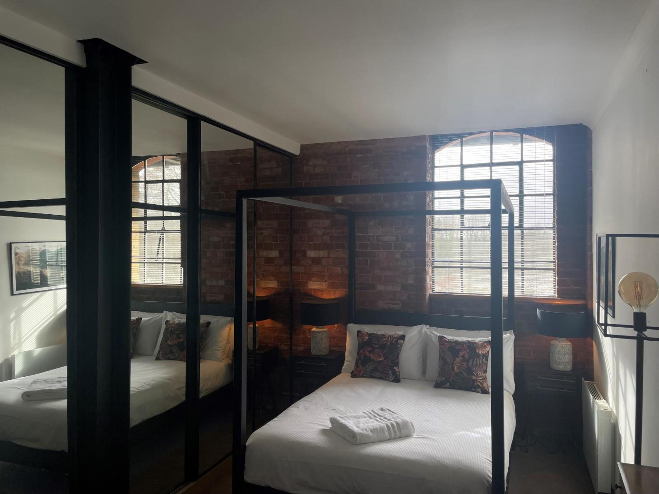 Addlestone Weybridge Stunning 2 bedroom 2 bath view 5