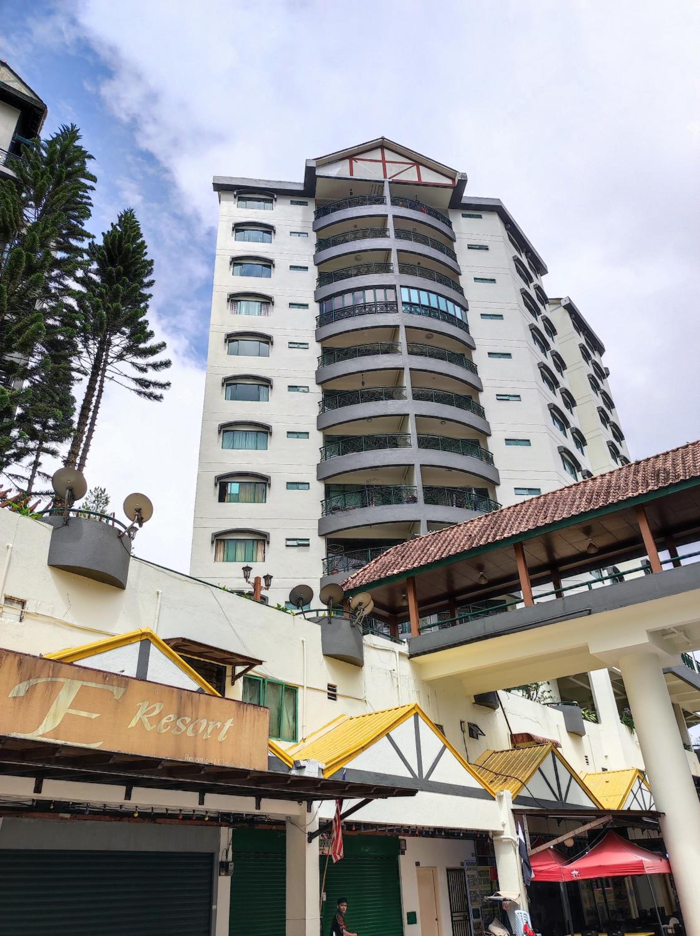 BIG BIG apartment @ Equatorial Hill Resort photo 2