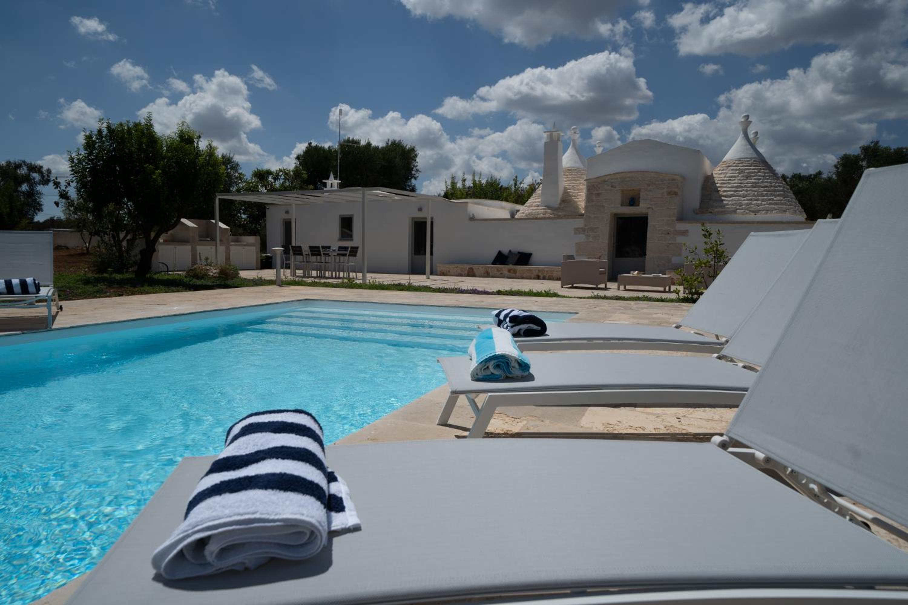 Trullo Lis con Piscina Privata view 3