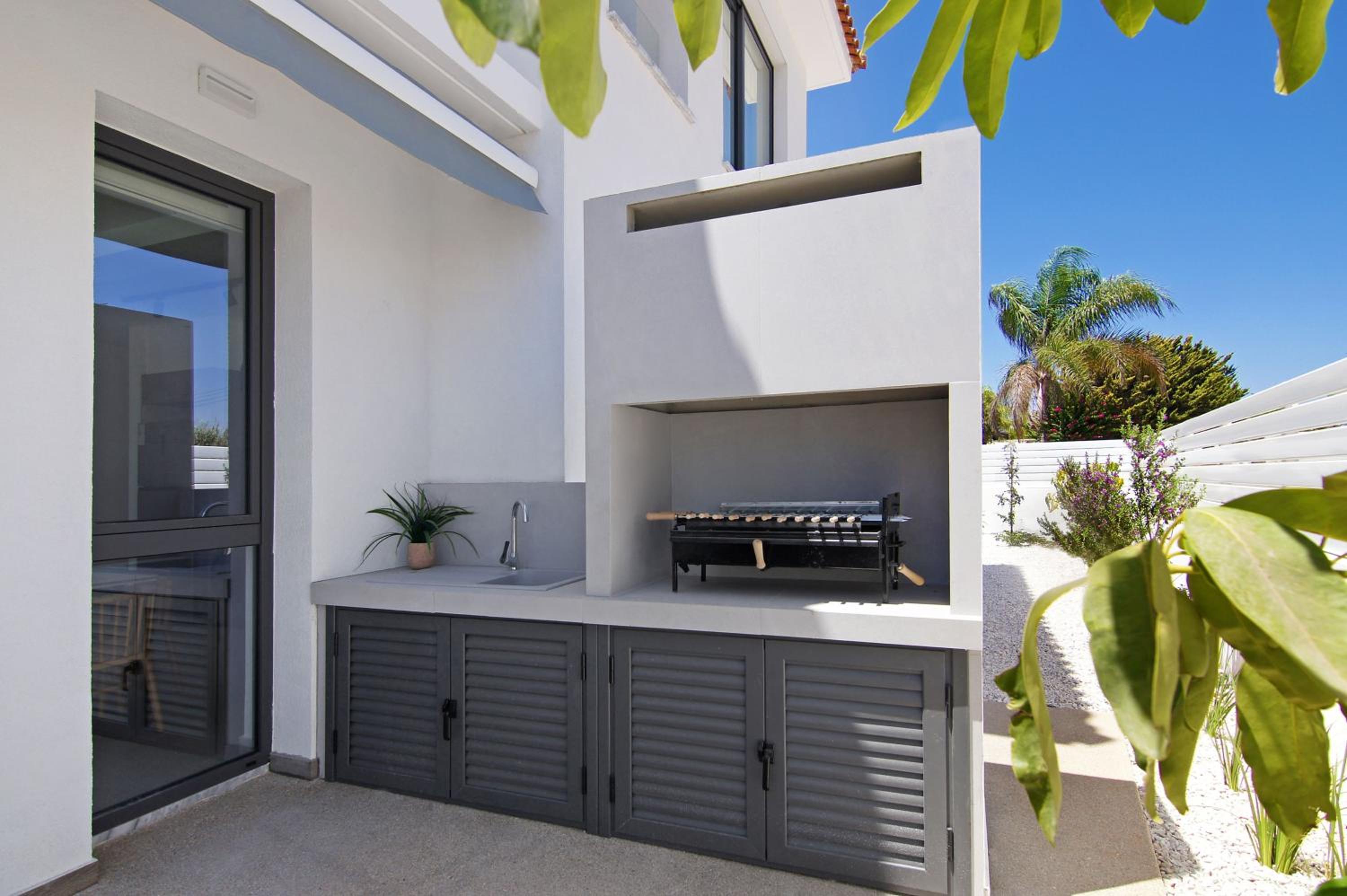 Votsalo Villa - 30m from Med Sea