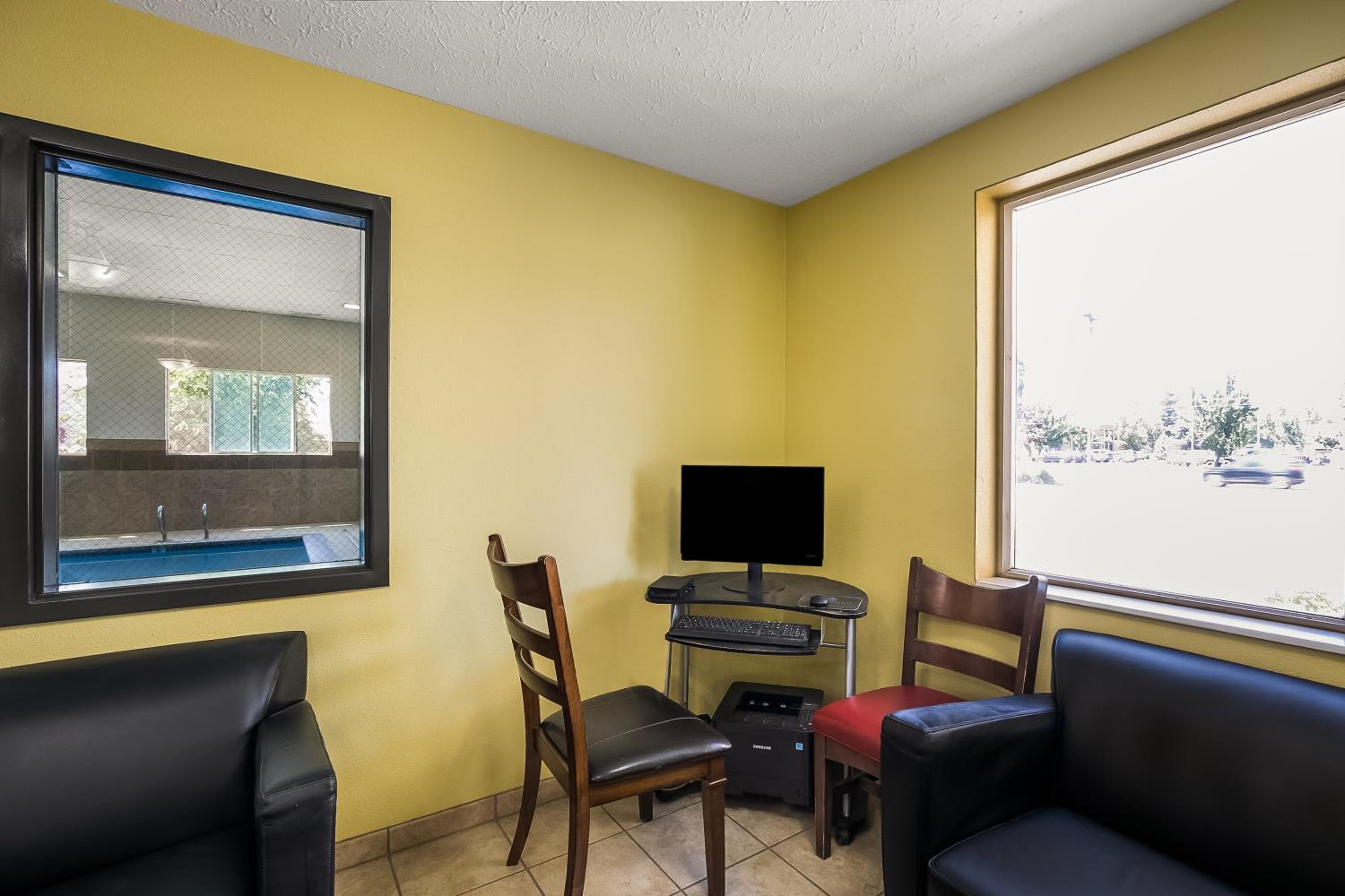 La Grande Vacations - Americas Best Value Sandman Inn - Property Image 5