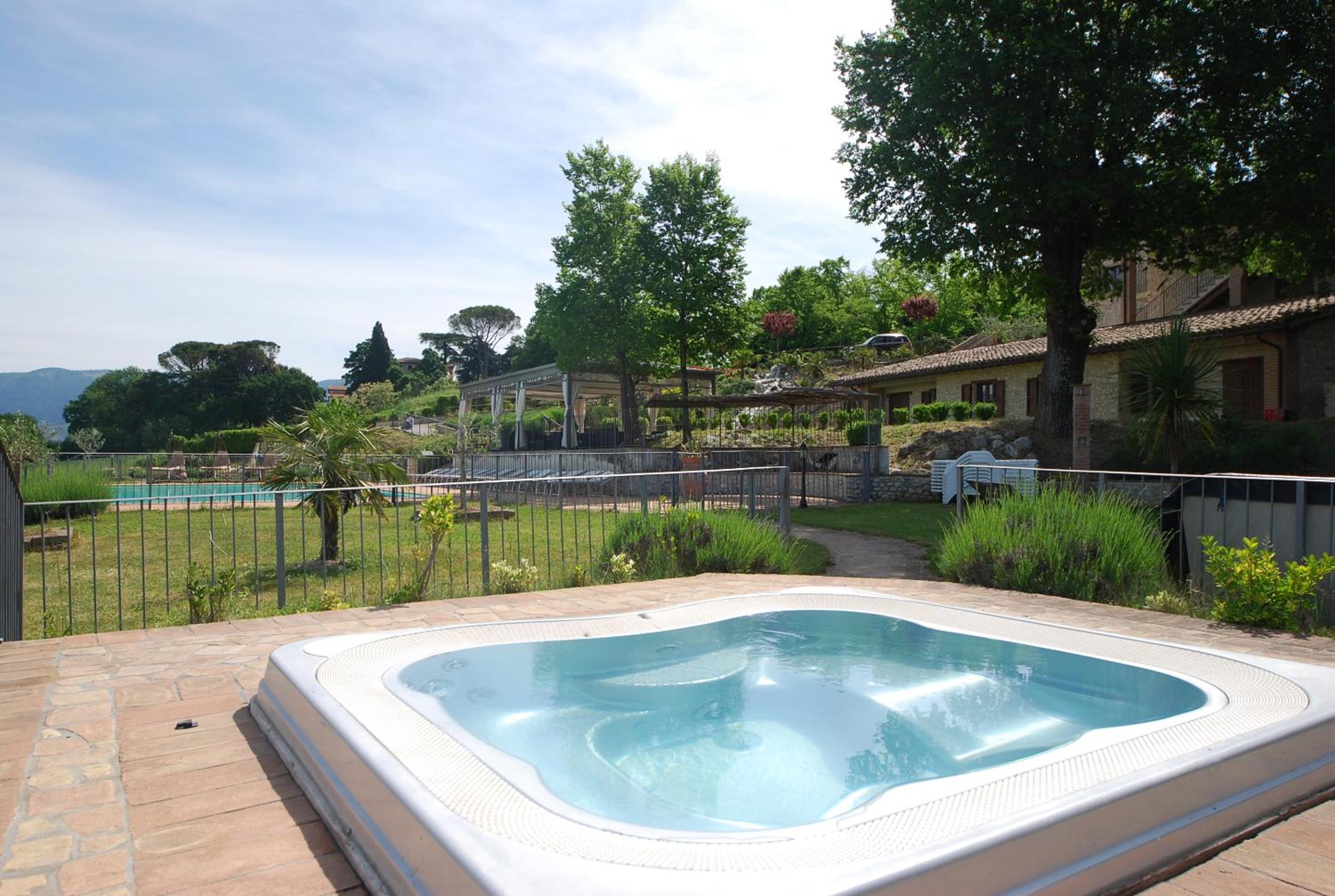 Spoleto by the pool view 5