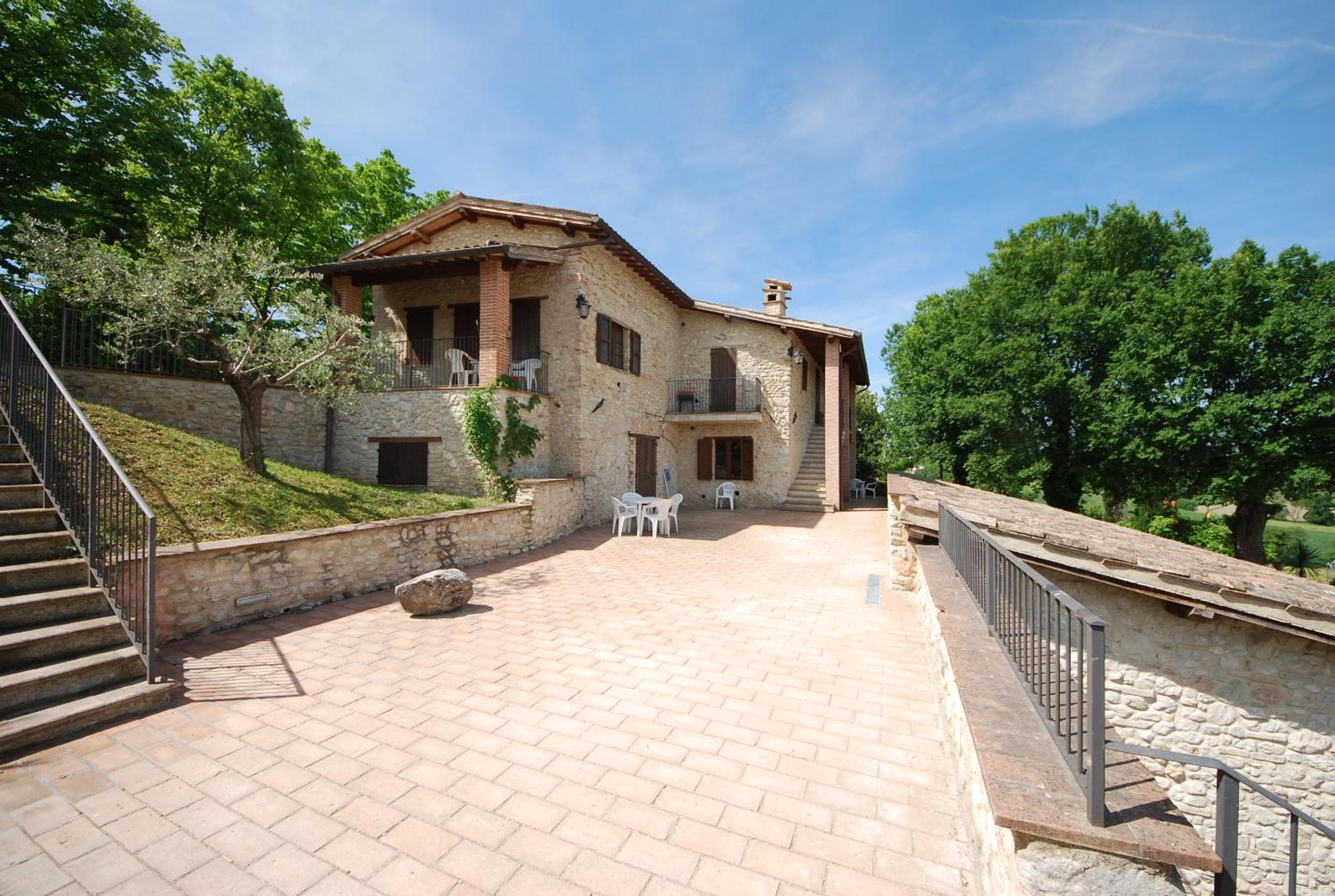 Hotel Spoleto by the pool - Image 1