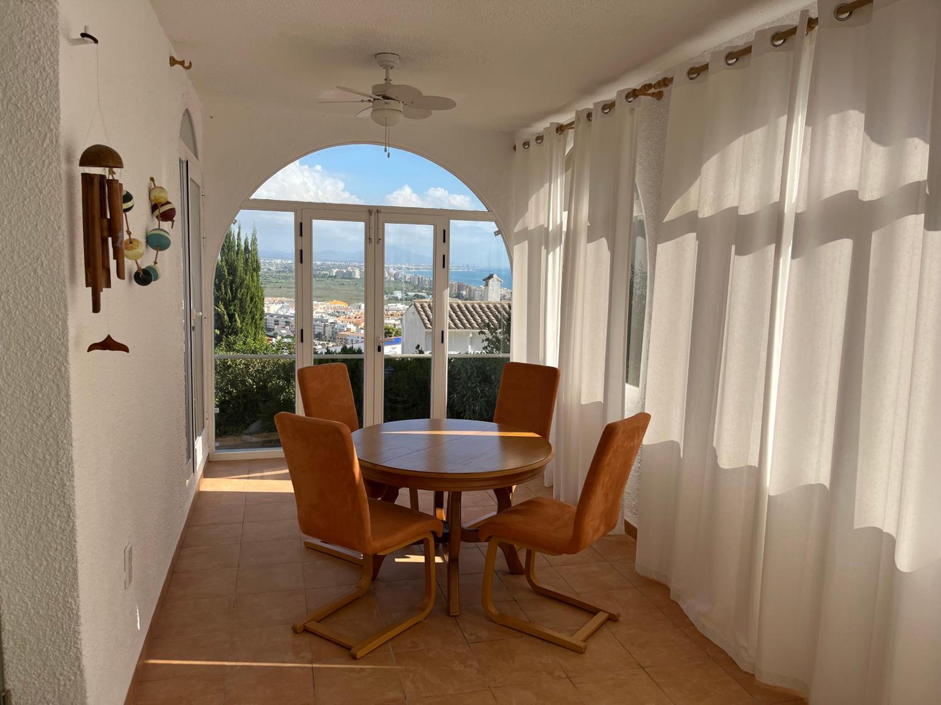 CHALET INDEPENDIENTE COn VISTAS AL MAR