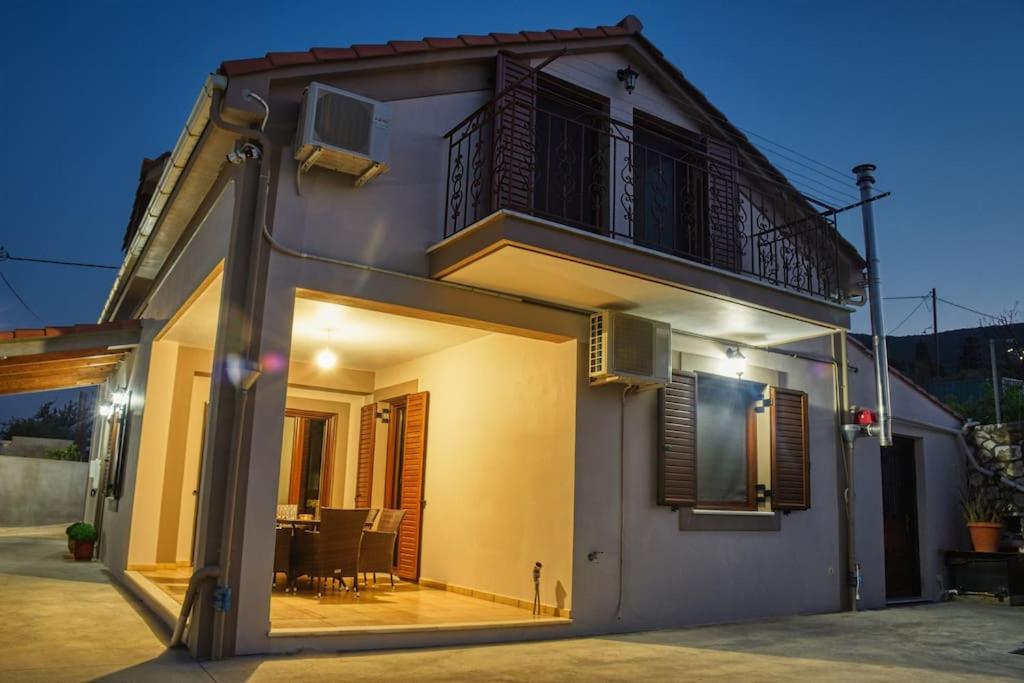 Villa Andrew