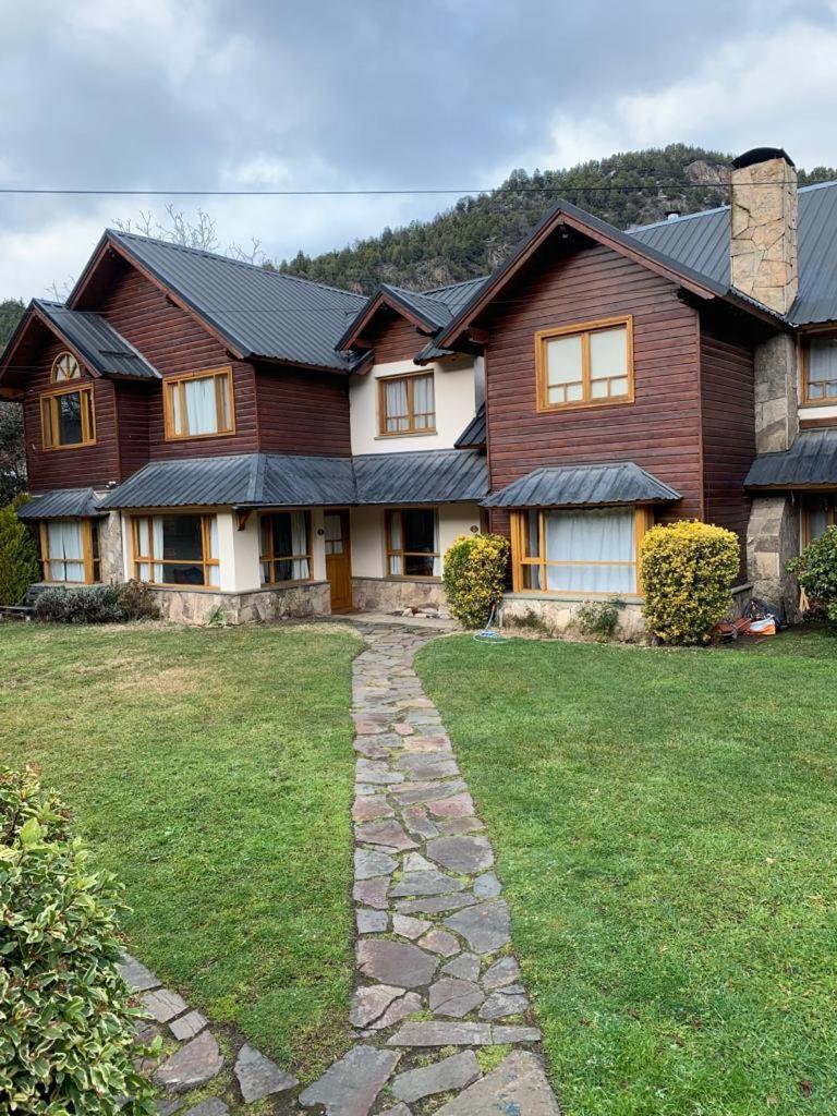 Cabaña con costa de rio en el centro de San Martin de los Andes