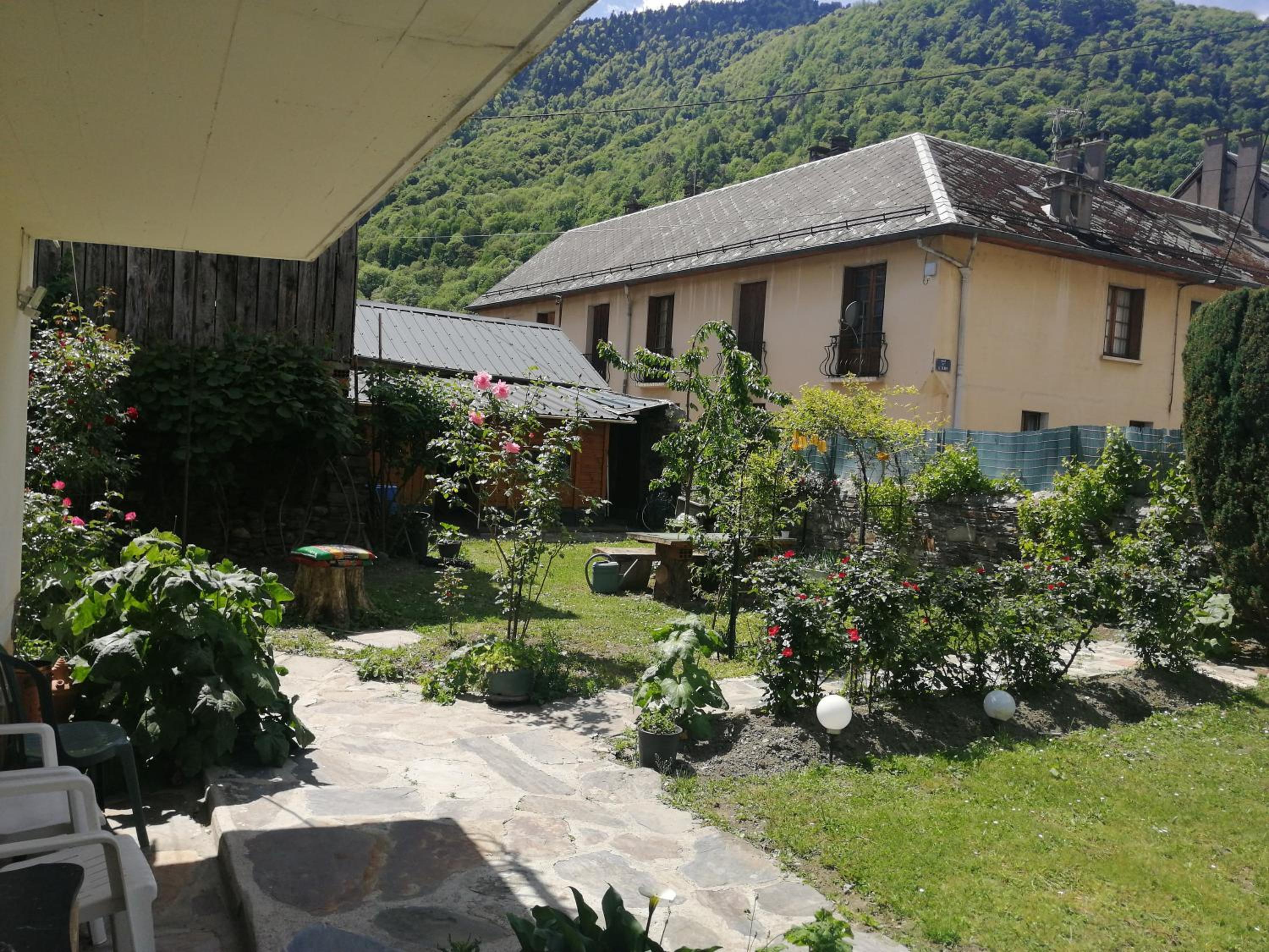 Les Rosiers view 2