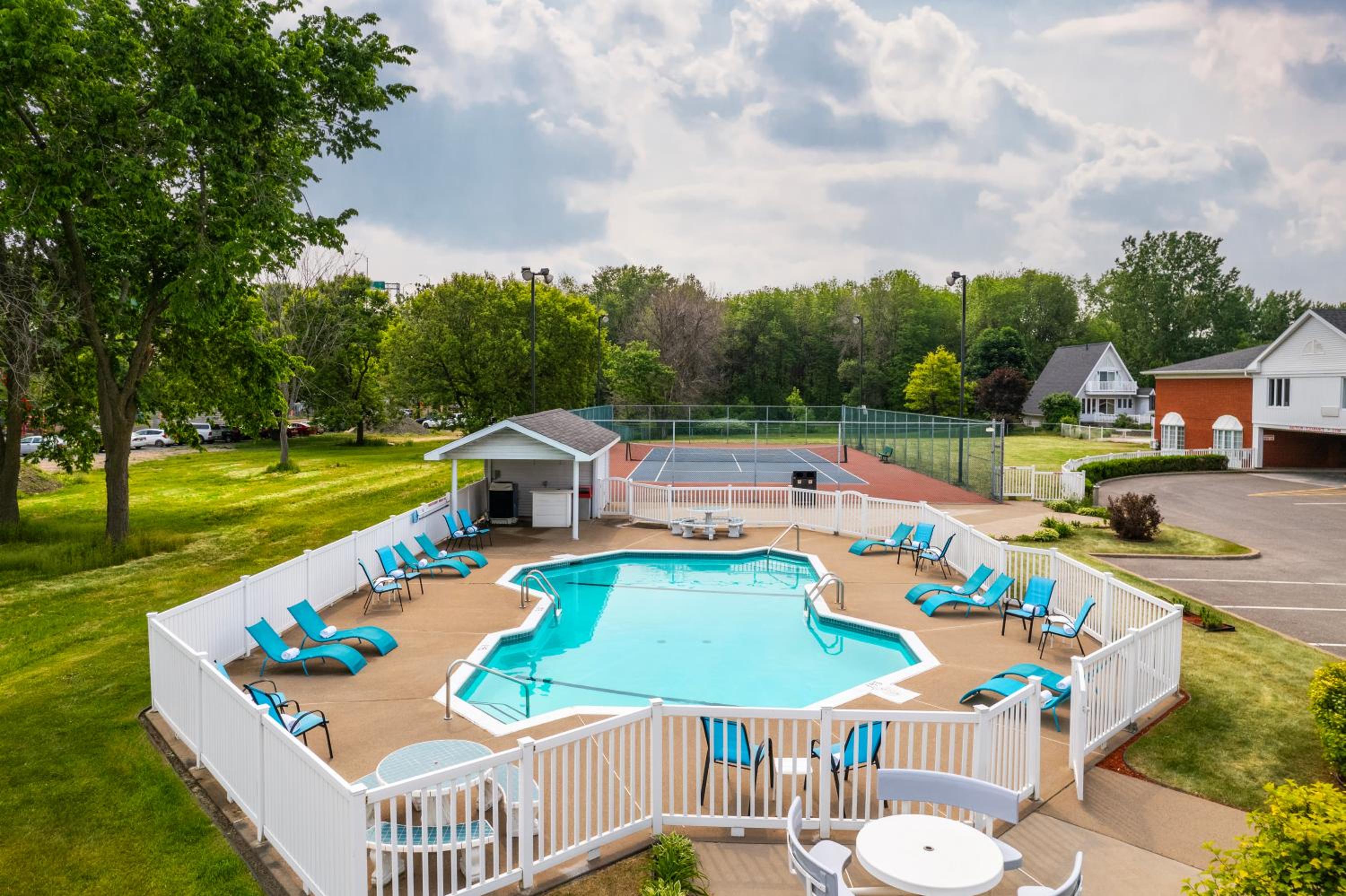 Trois-rivieres Vacations - Les Suites de Laviolette Ascend Hotel Collection - Property Image 85