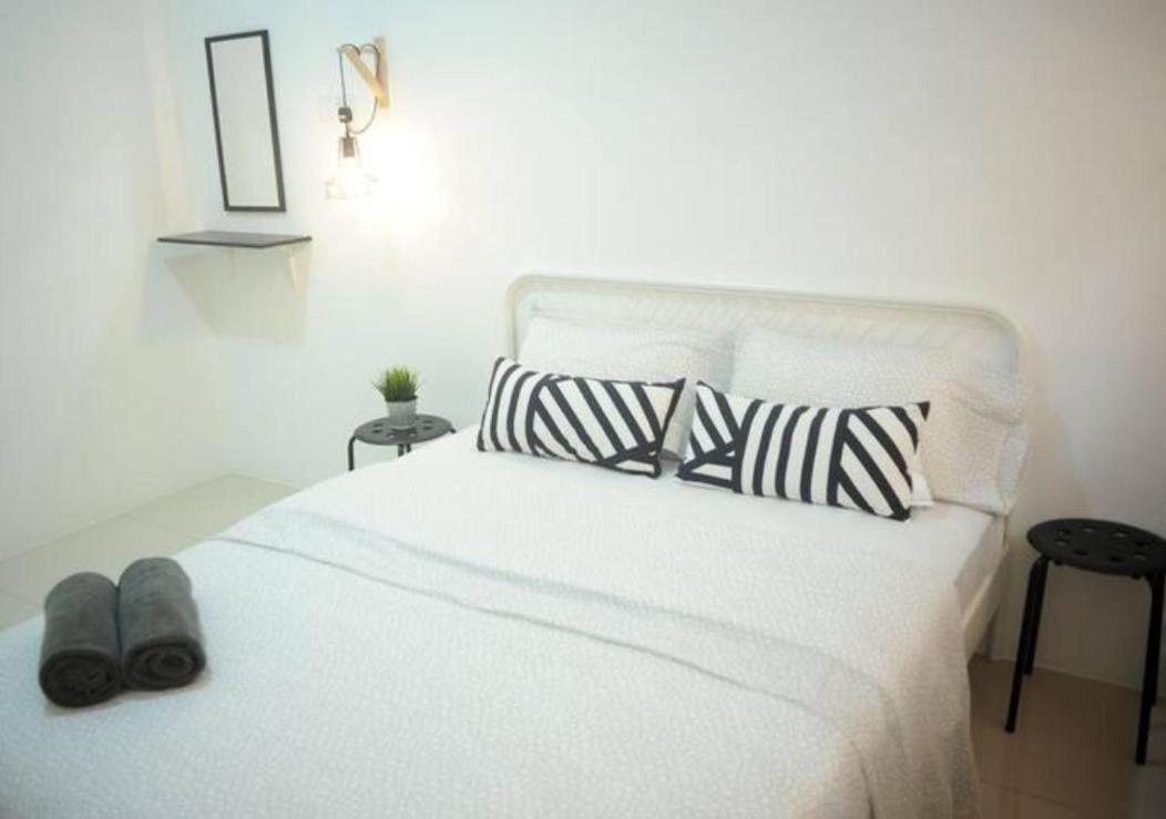 T STAY at Icon Residence -for 1 Room Free Netflix & Pool photo 4