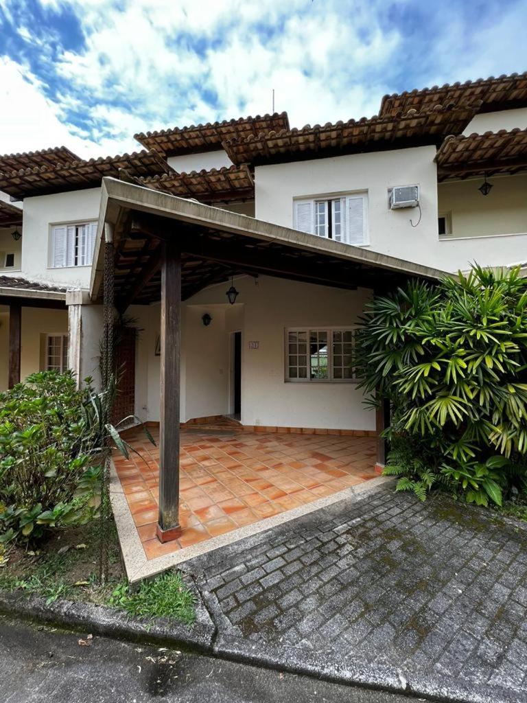 Casa em Paraty - RJ Cond. Fechado