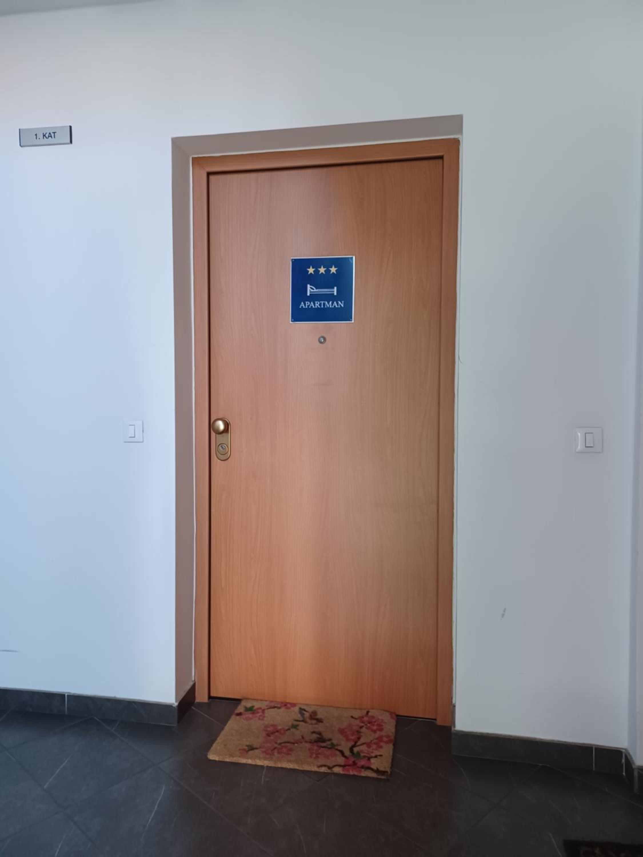 Well-equipped apartment with free parking view 2