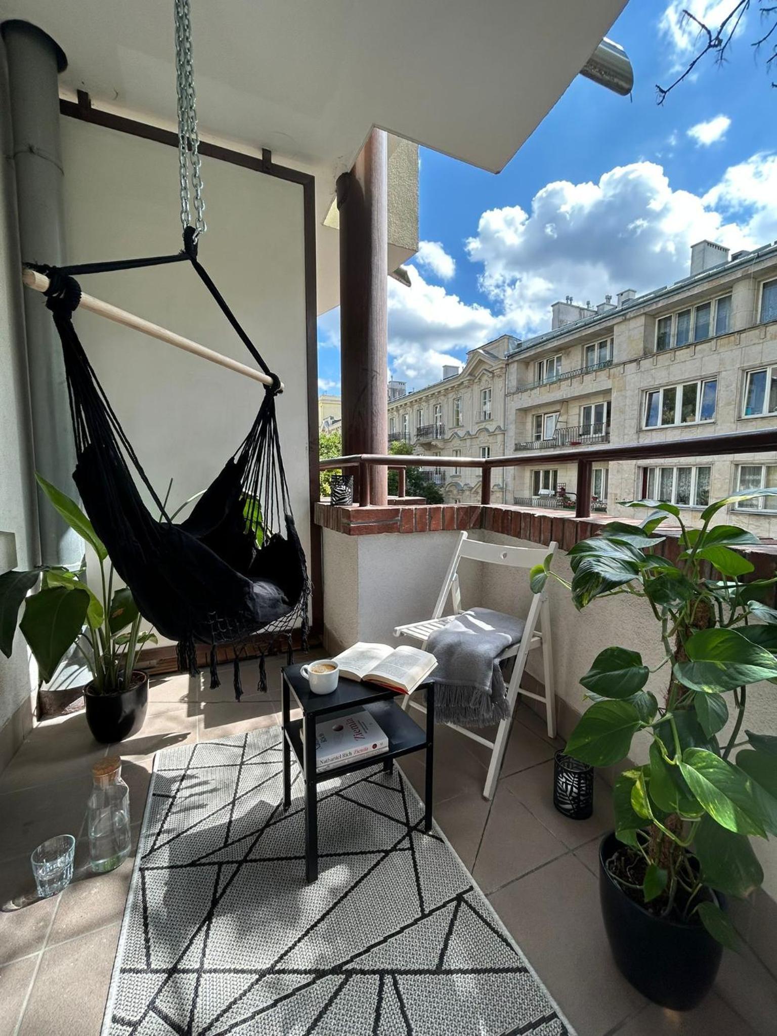 oompH Warsaw Center Well Designed Apartment with Balcony view 3