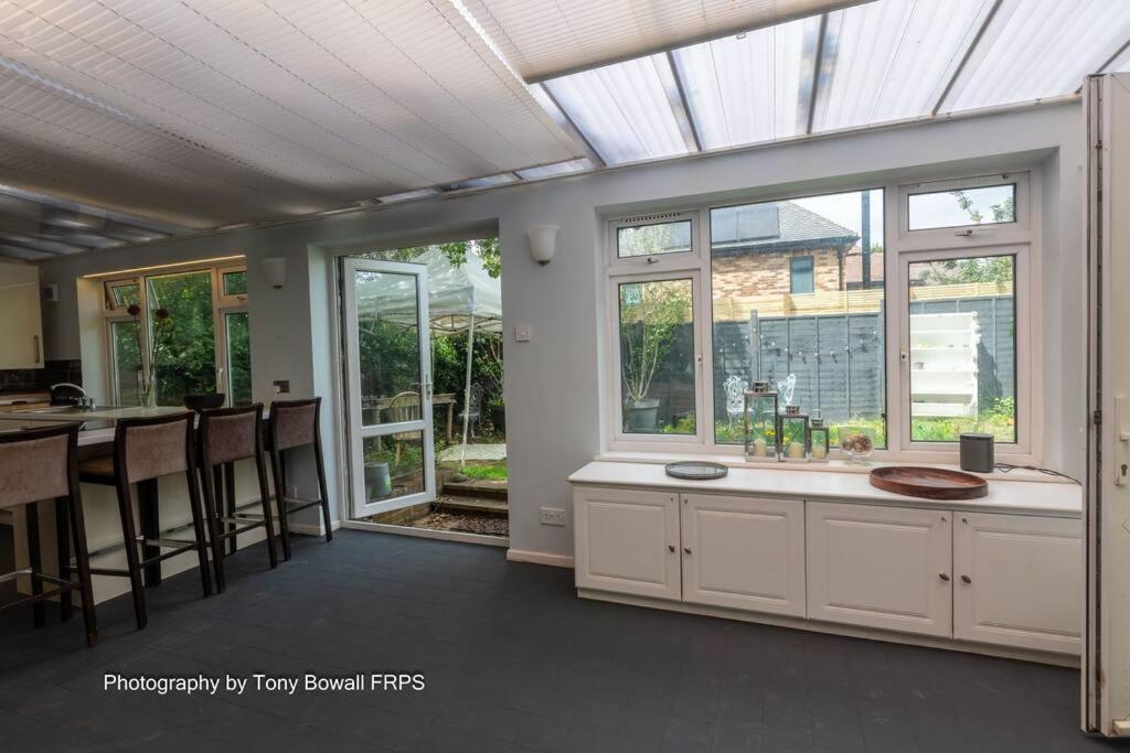 Hove Art Deco Spacious House view 3