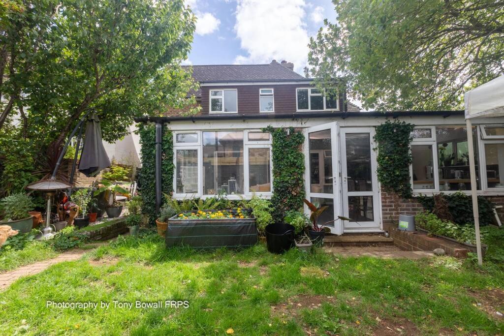 Hove Art Deco Spacious House view 5