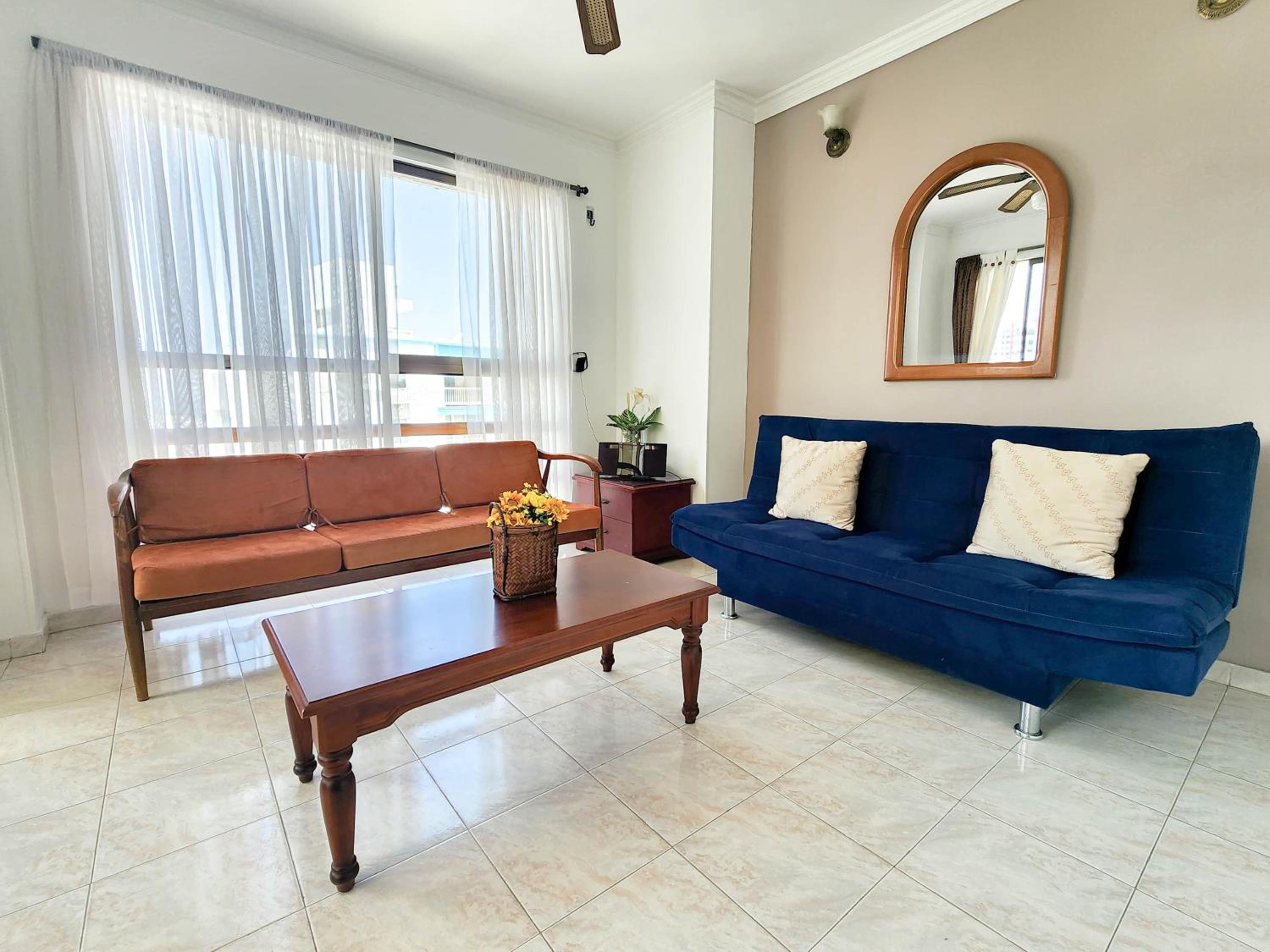 Apartamentos cerca a la playa, Los Laureles - By Bedviajes