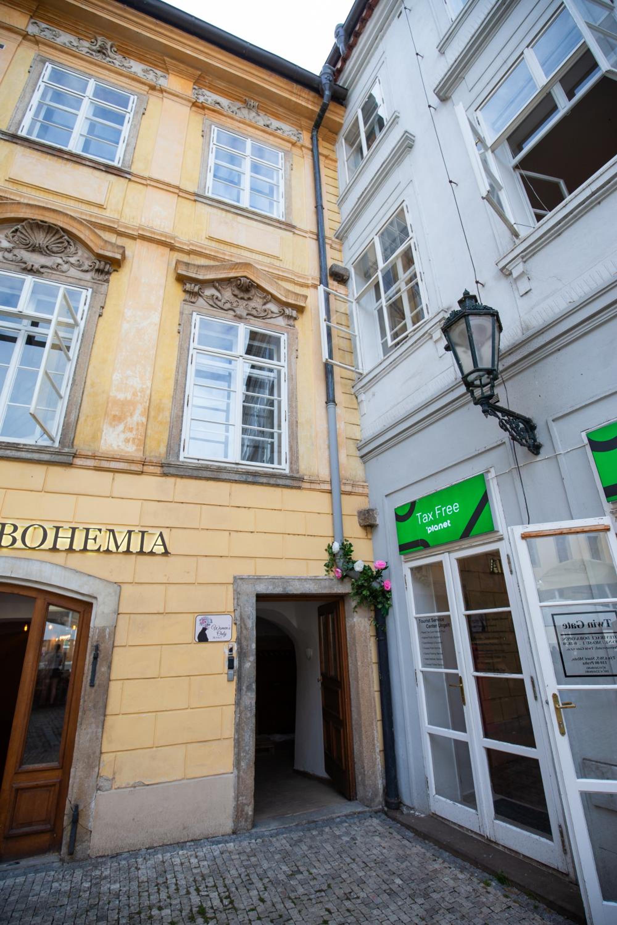 Women's Only Hostel - Female Only