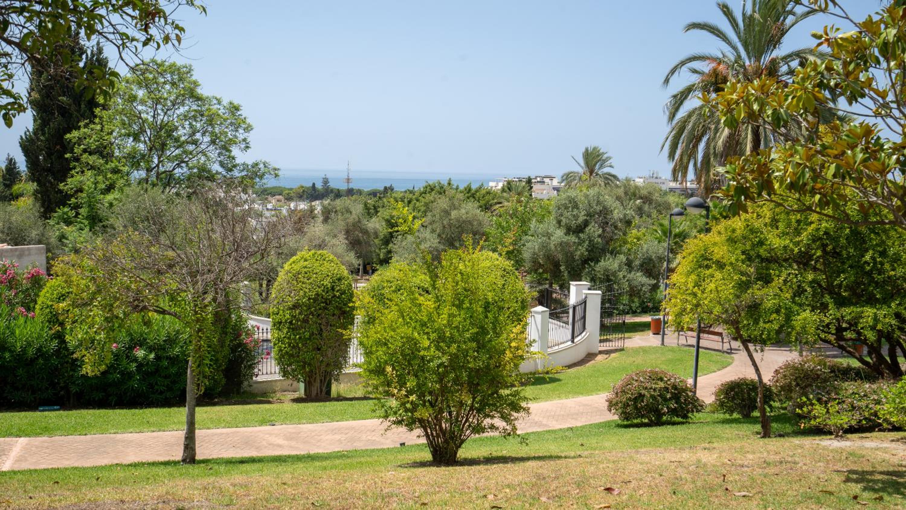 Luxury townhouse capricho golden mile