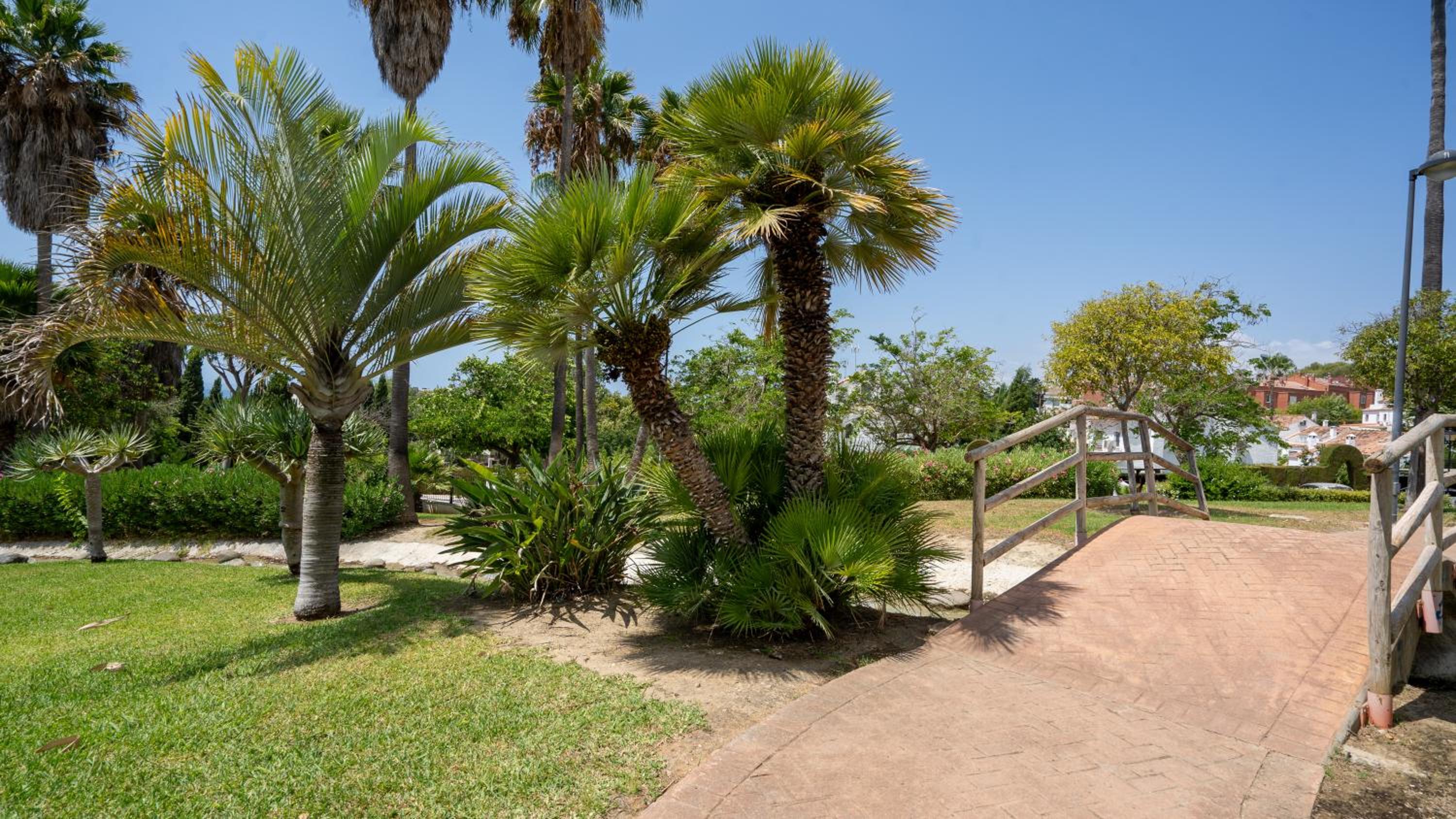 Luxury townhouse capricho golden mile