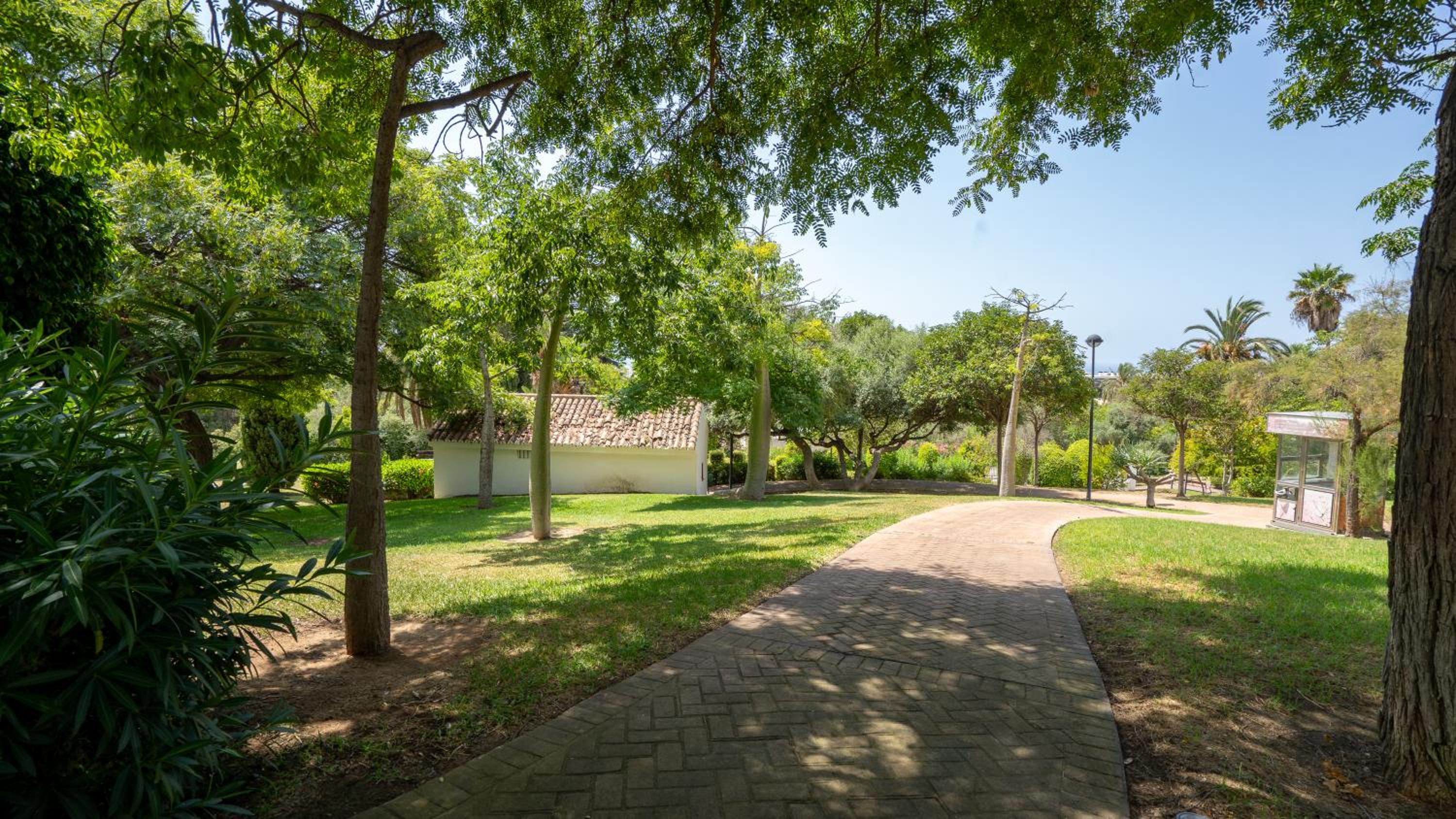 Luxury townhouse capricho golden mile