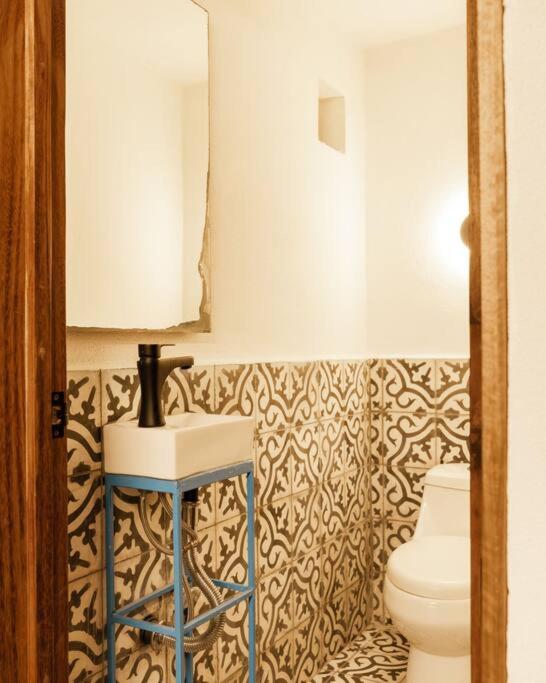 Totally Renovated Apartment 10 min away from beach/hot neighborhood