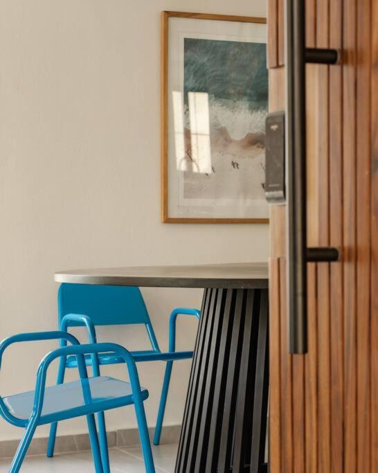 Totally Renovated Apartment 10 min away from beach/hot neighborhood