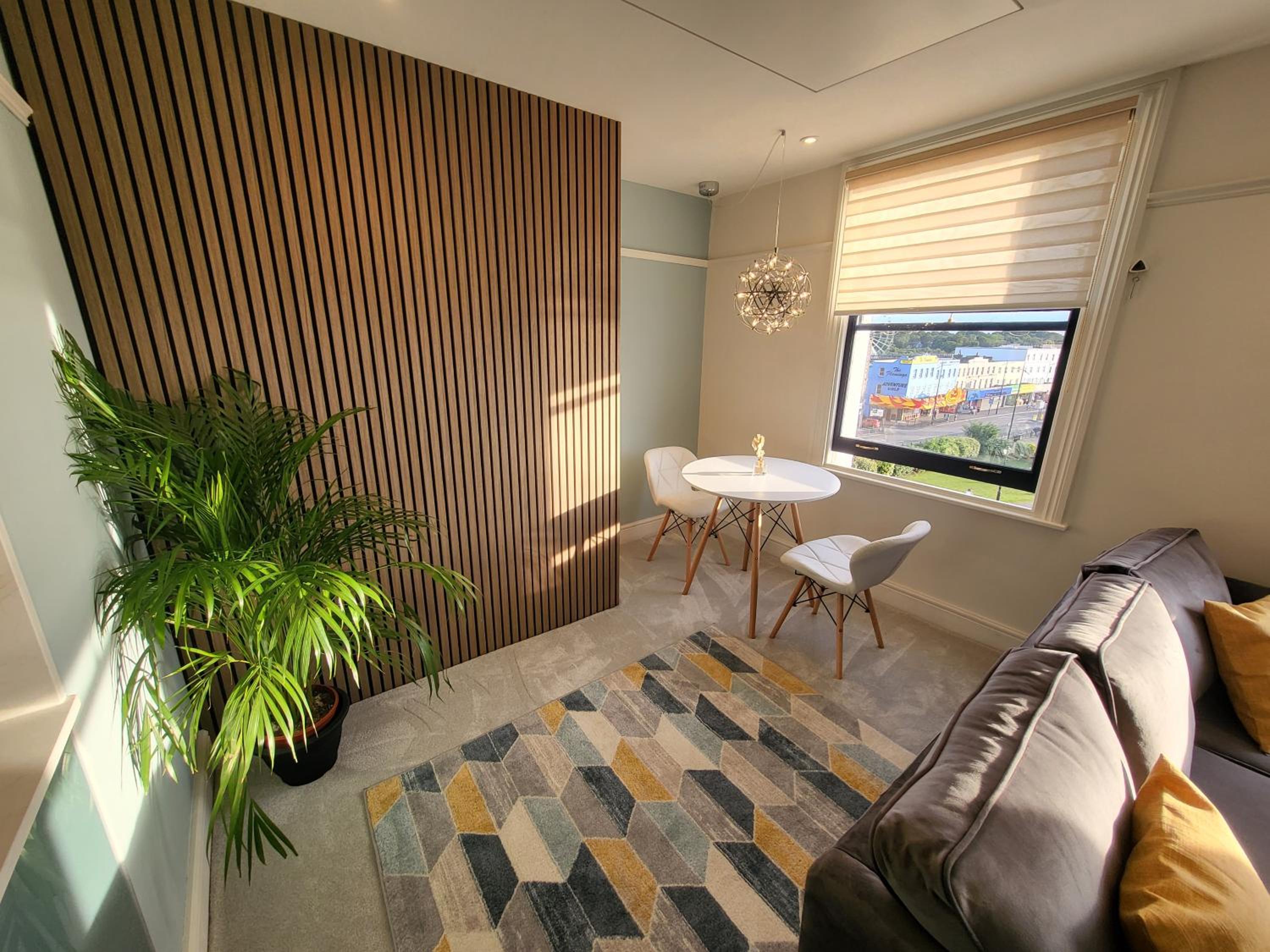 Sunset Point Apts - Blue Horizon Suite view 5