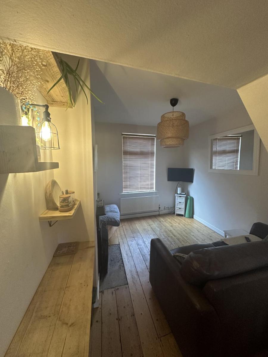 Serene Bristol Home with Sunny Patio Garden view 3
