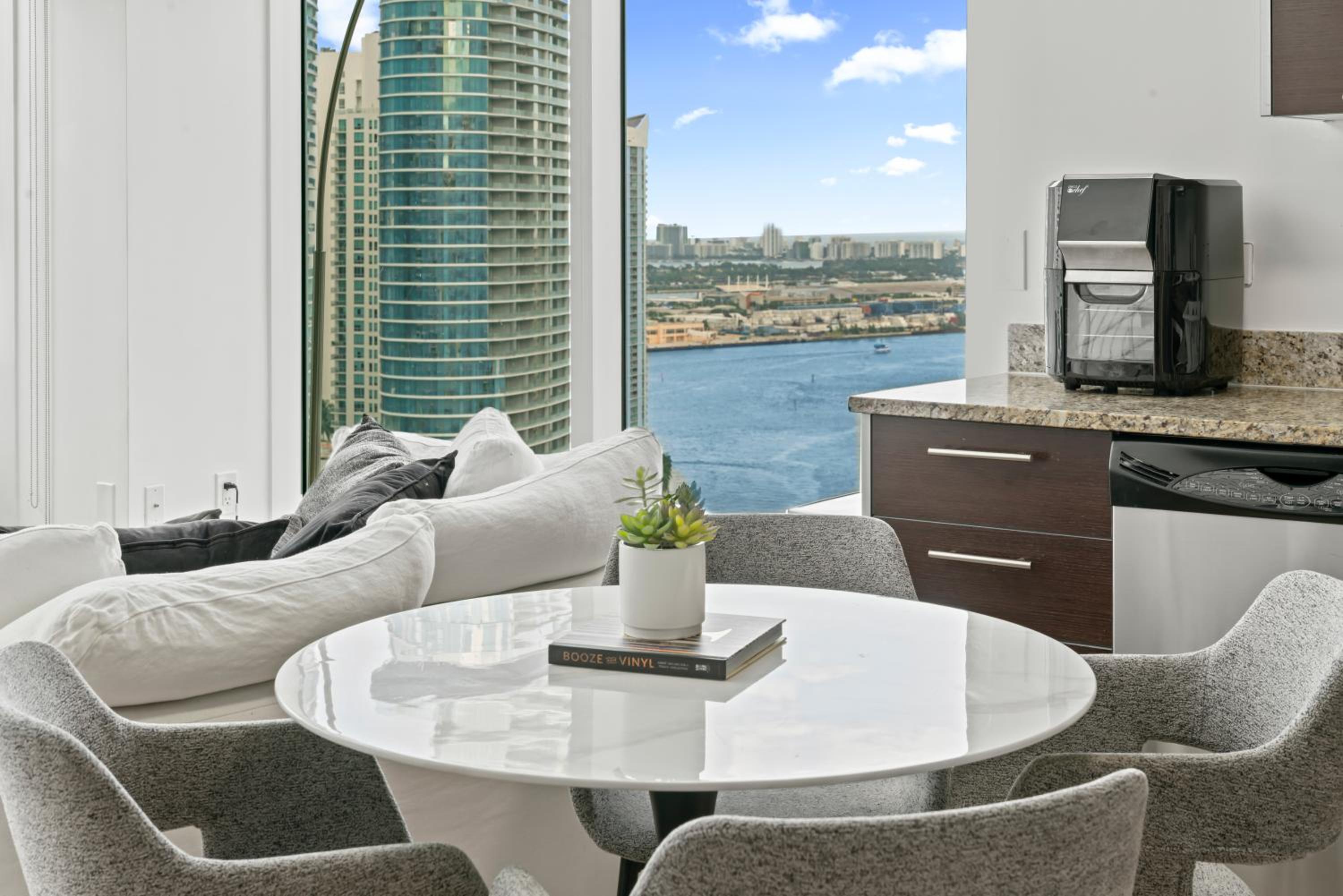 Skyline Serenity - Brickell On The River - Bi-Level Loft with Breathtaking Views On The Ocean