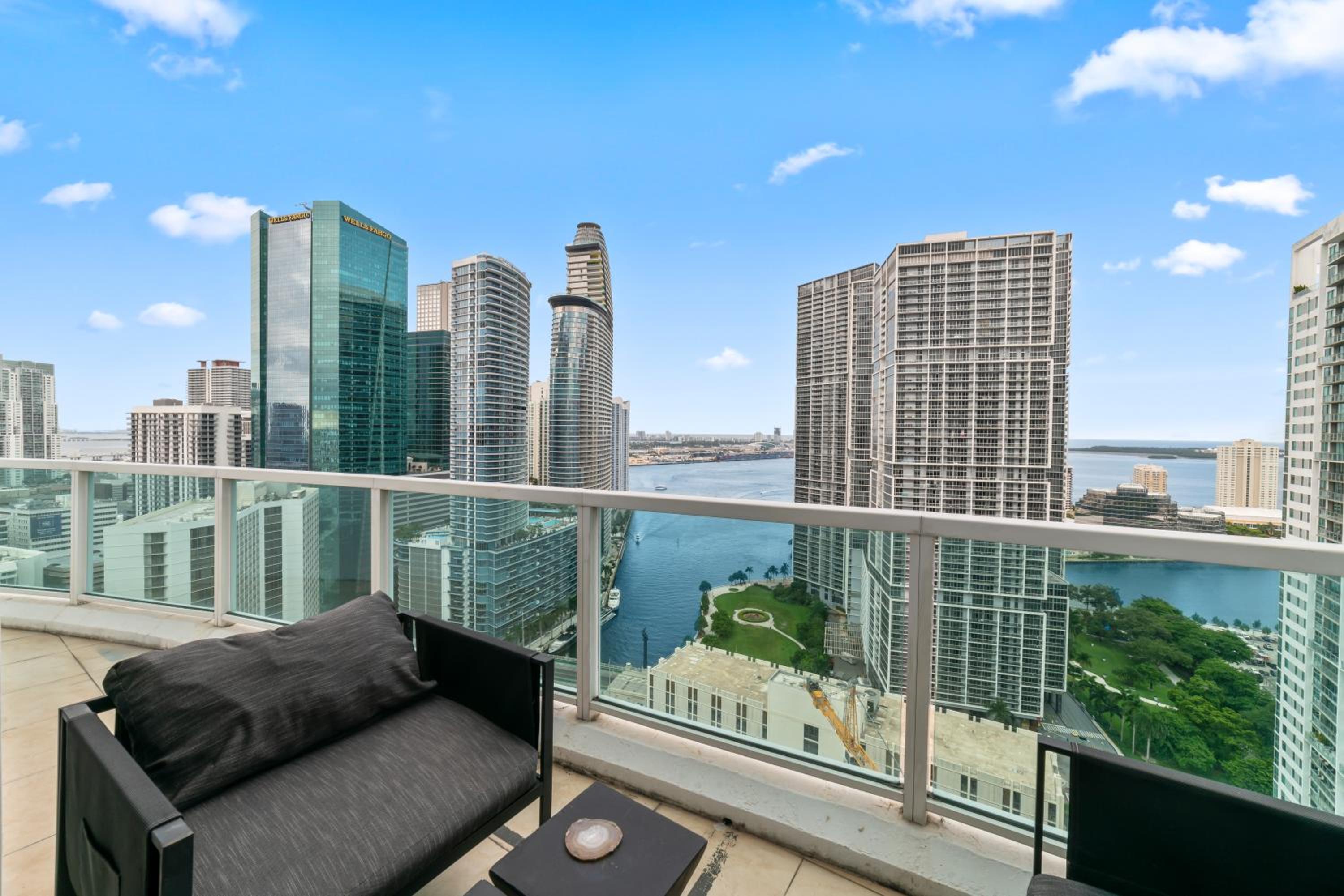 Skyline Serenity - Brickell On The River - Bi-Level Loft with Breathtaking Views On The Ocean