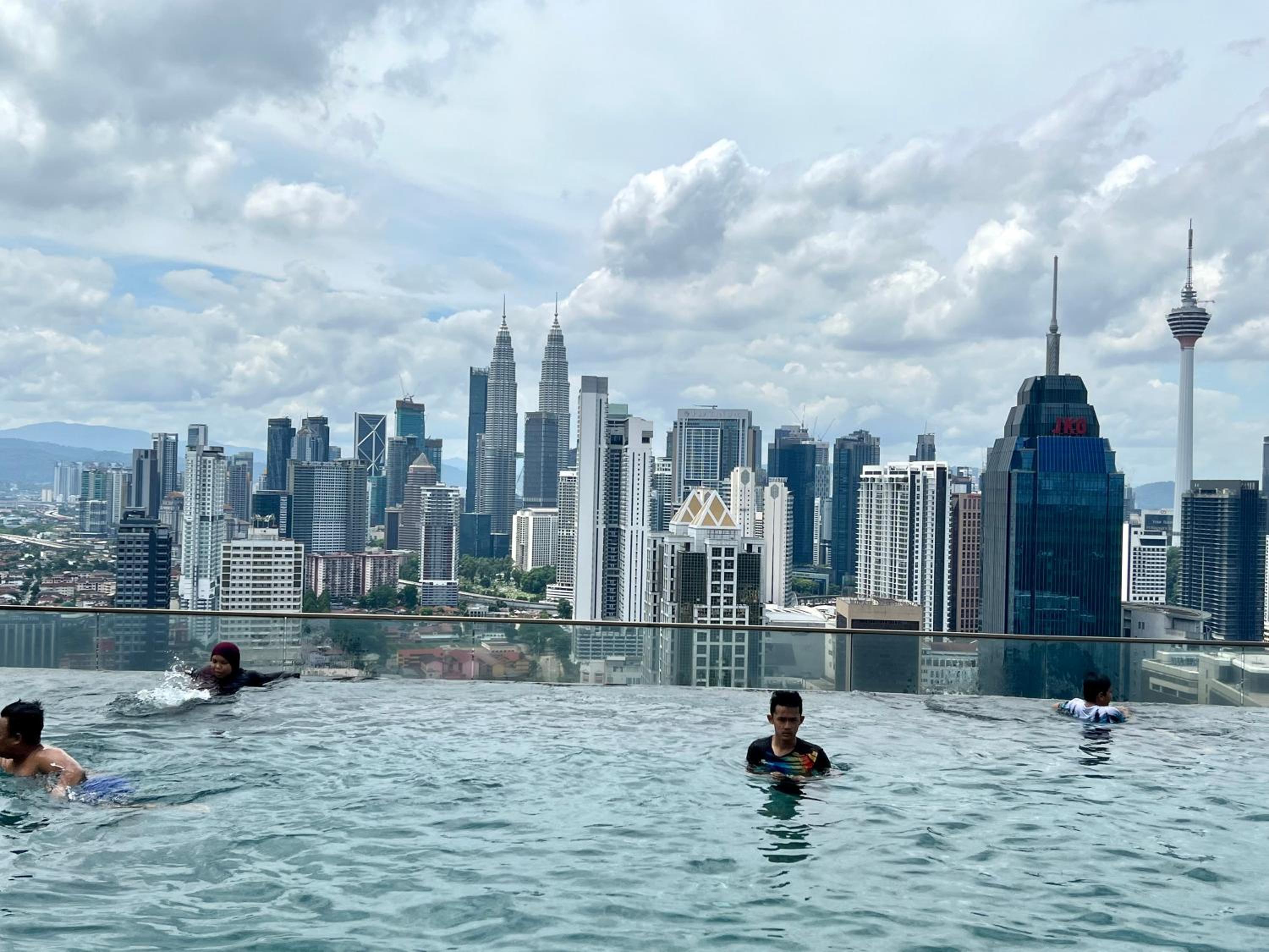 Regalia Amazing klcc view by sweet homes