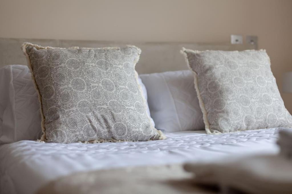 Spacious Modern One Bedroom Flat in Chelsea view 3