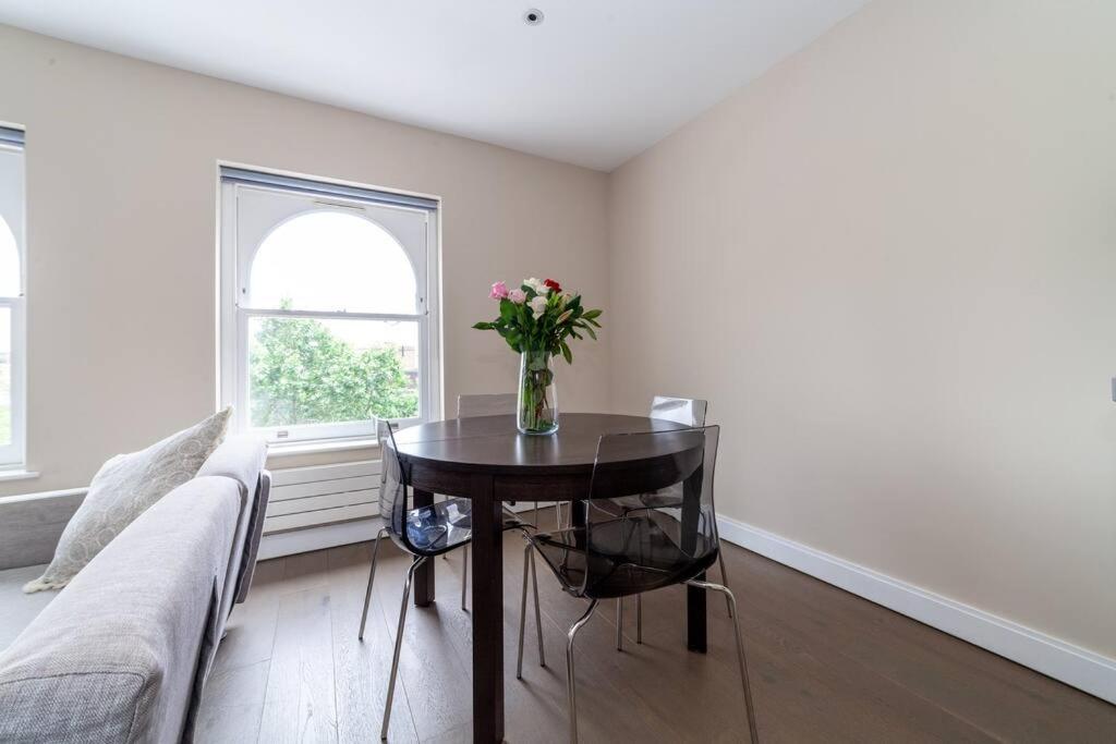 Spacious Modern One Bedroom Flat in Chelsea view 4