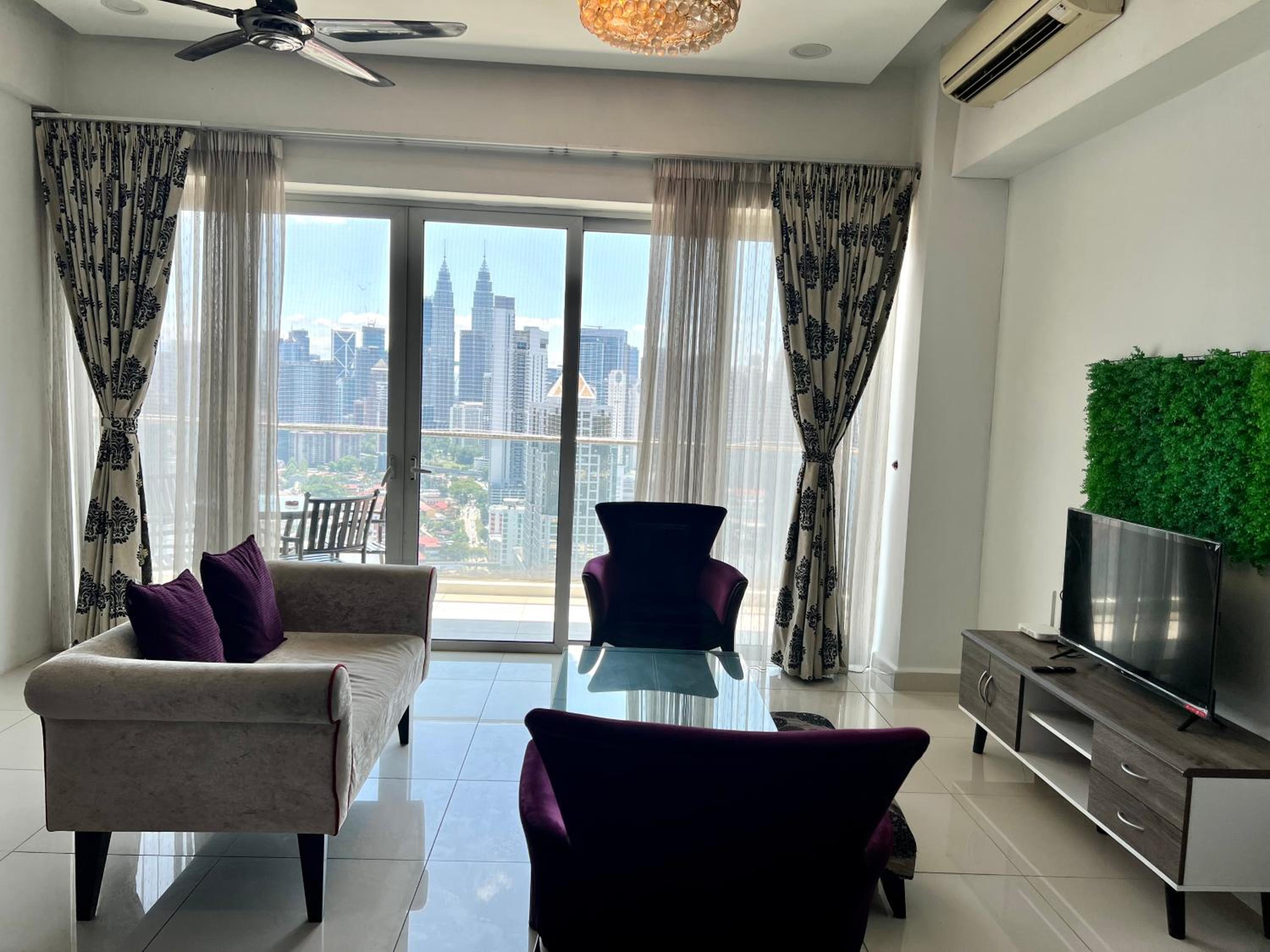 Regalia Amazing klcc view by sweet homes