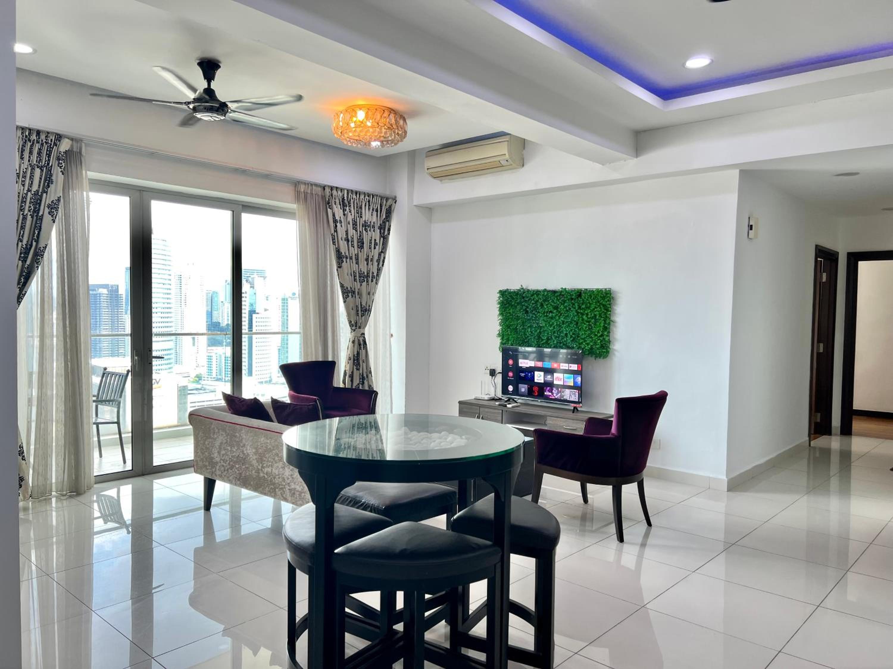 Regalia Amazing klcc view by sweet homes