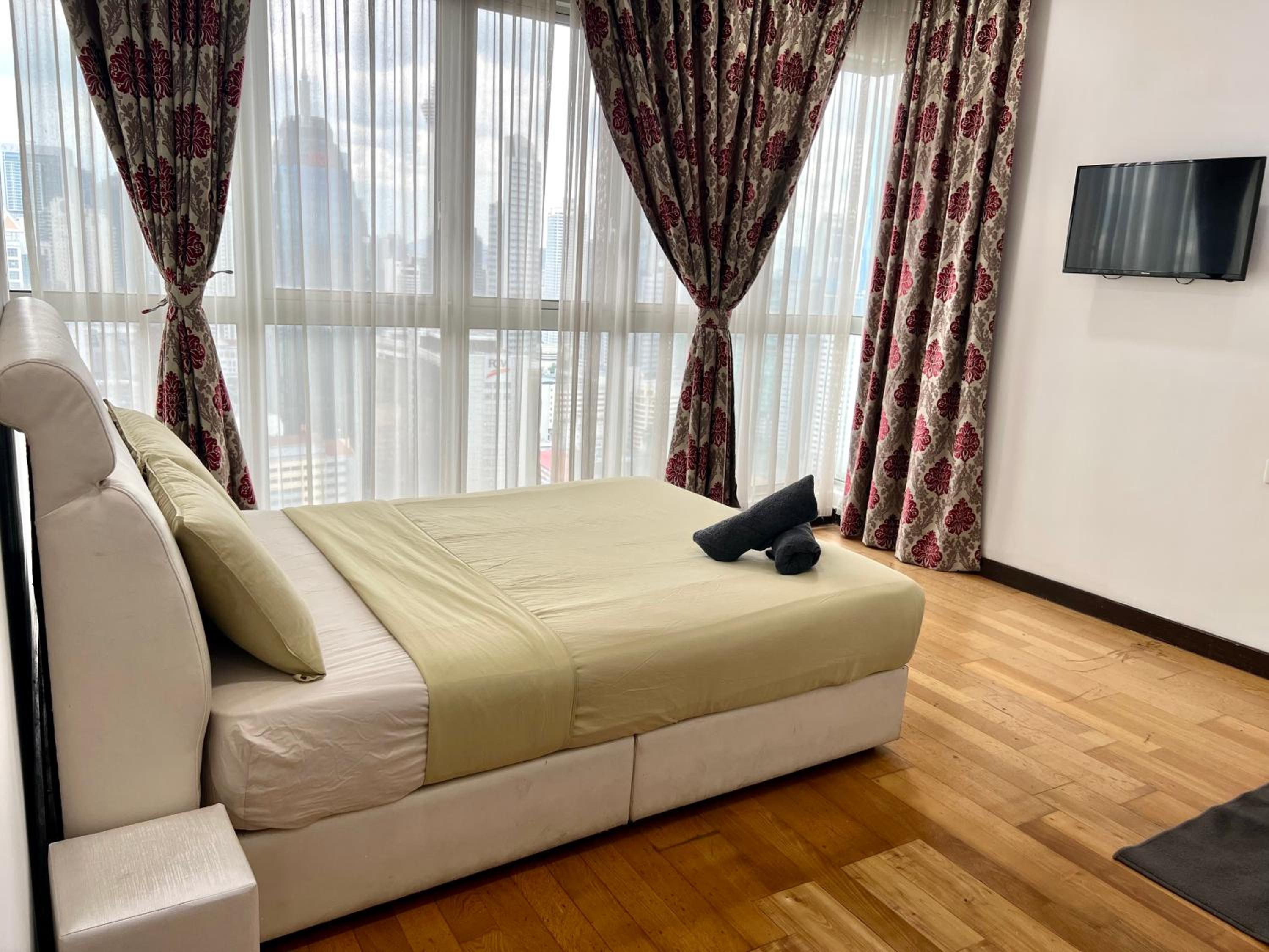 Regalia Amazing klcc view by sweet homes