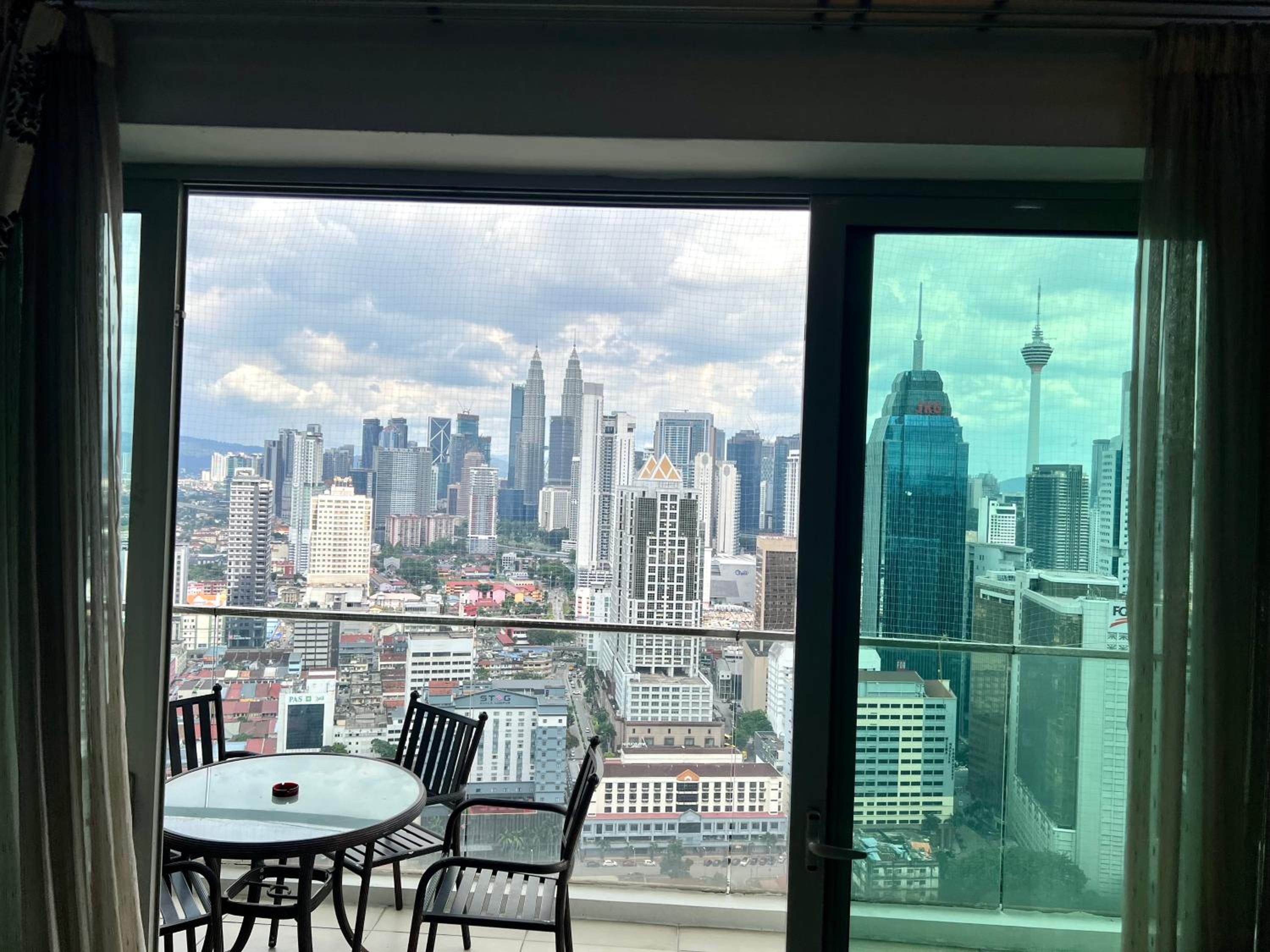 Regalia Amazing klcc view by sweet homes