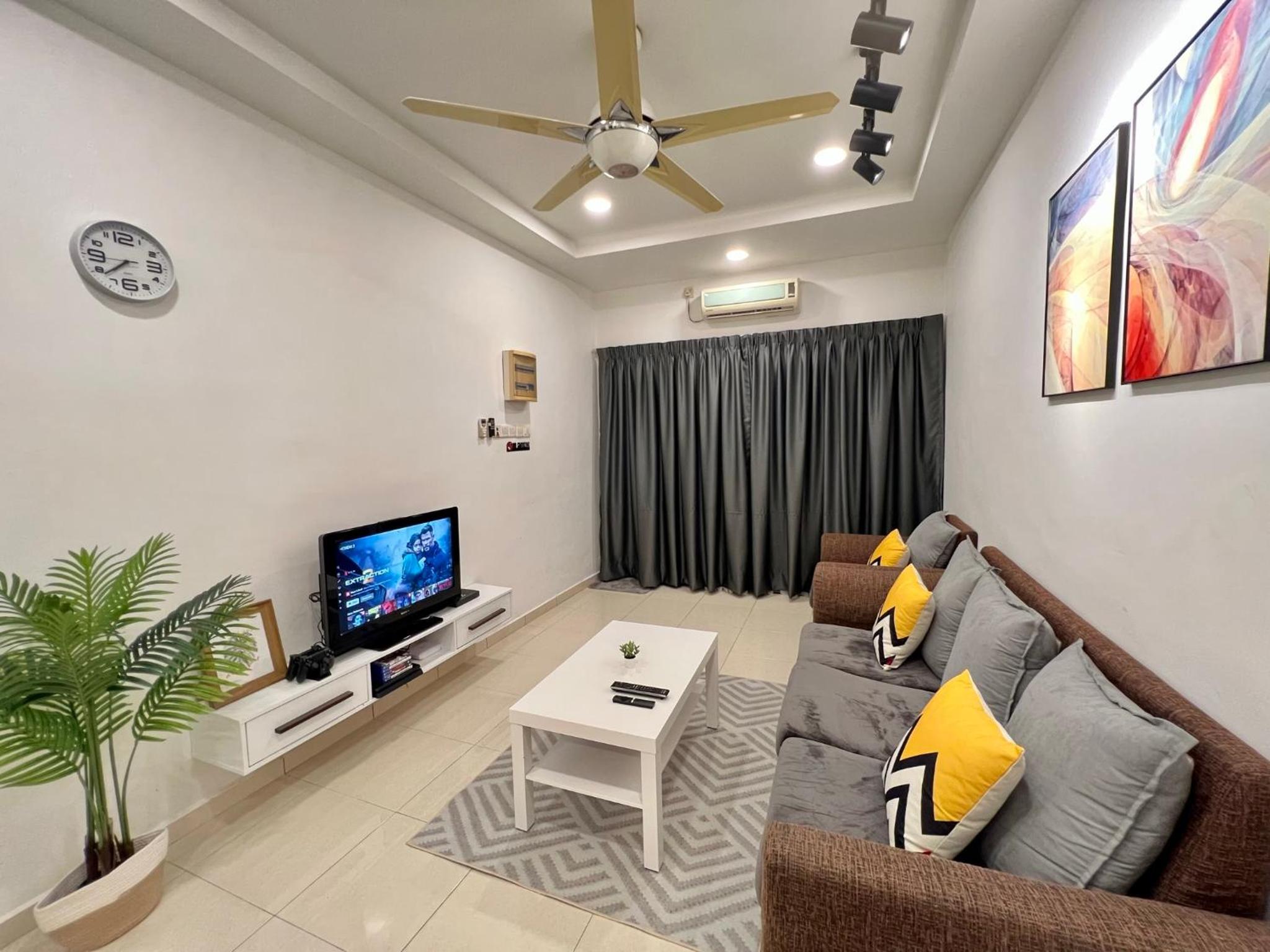 Yolo 10PAX CentralTown in AirPutih, PS4, Netflix photo 1
