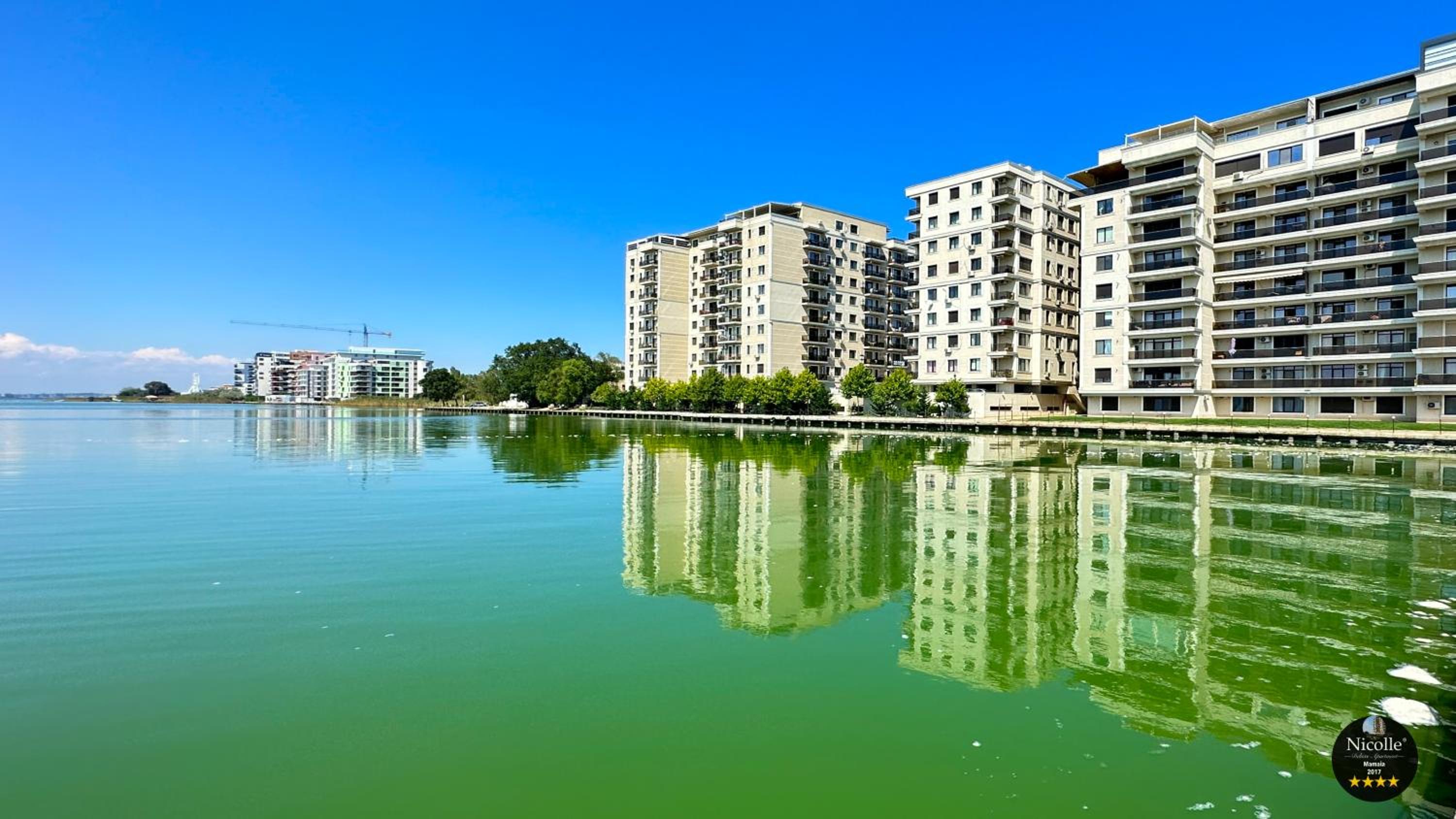 Deluxe Nicolle Solid Residence Mamaia view 2