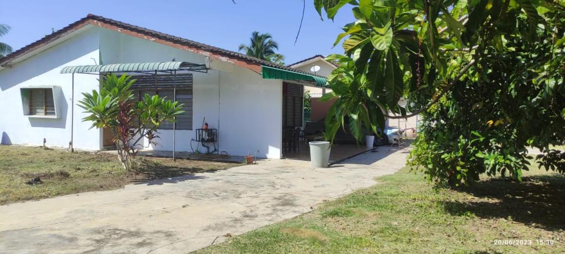 HOMESTAY ALORSETAR TOWNCENTRE by ASTARILA GUESTHOUSE-StadiumDarulaman - iSLAM SAHAJA - Private Pool, BBQ Zone & Kolam Pancing Puyu - 8-13pax photo 7