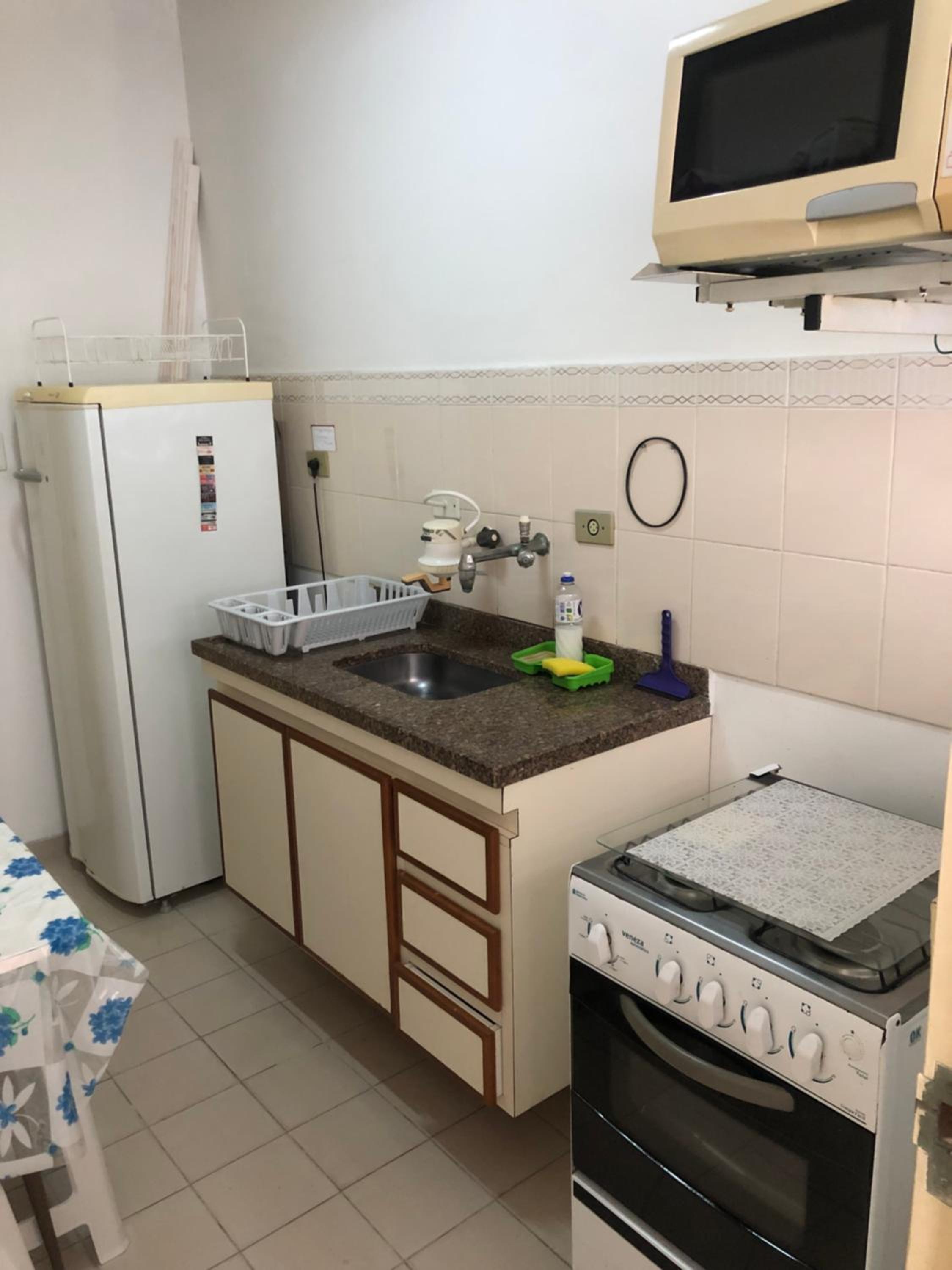 Apartamento à 150m na Praia da Pitangueiras em local Nobre