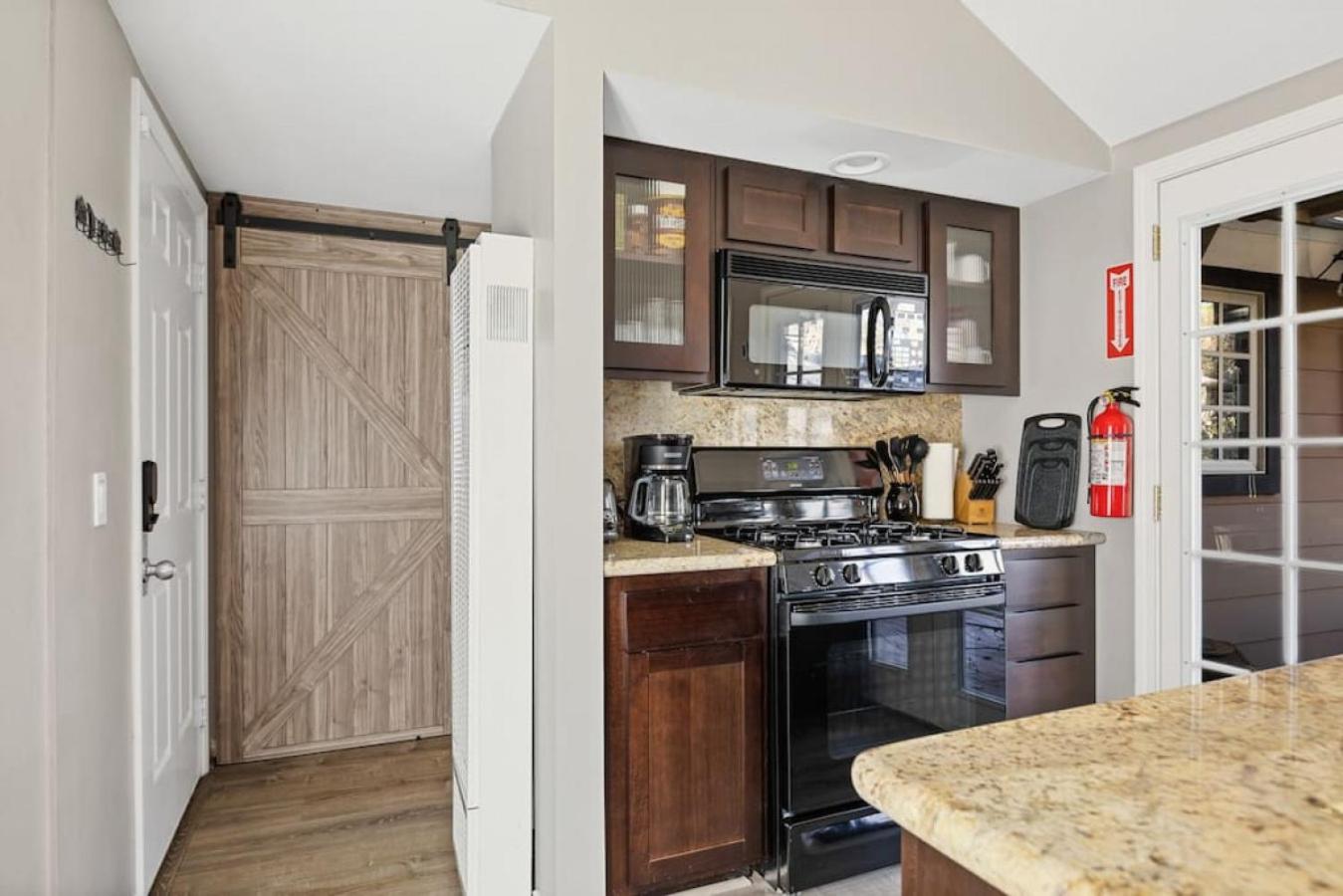 Bright Oak Cabin by Rather Be Properties view 2