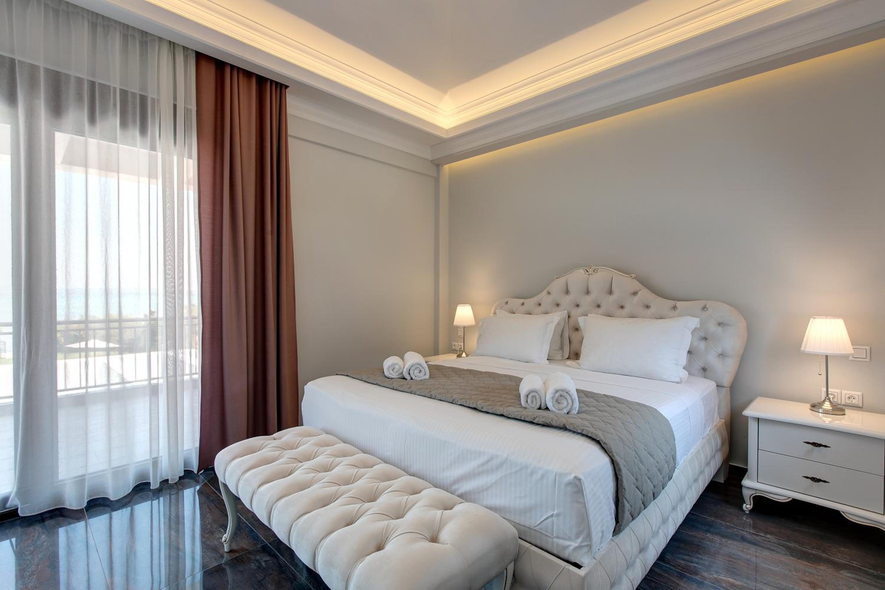 Epavli Alexandros Luxury Villa